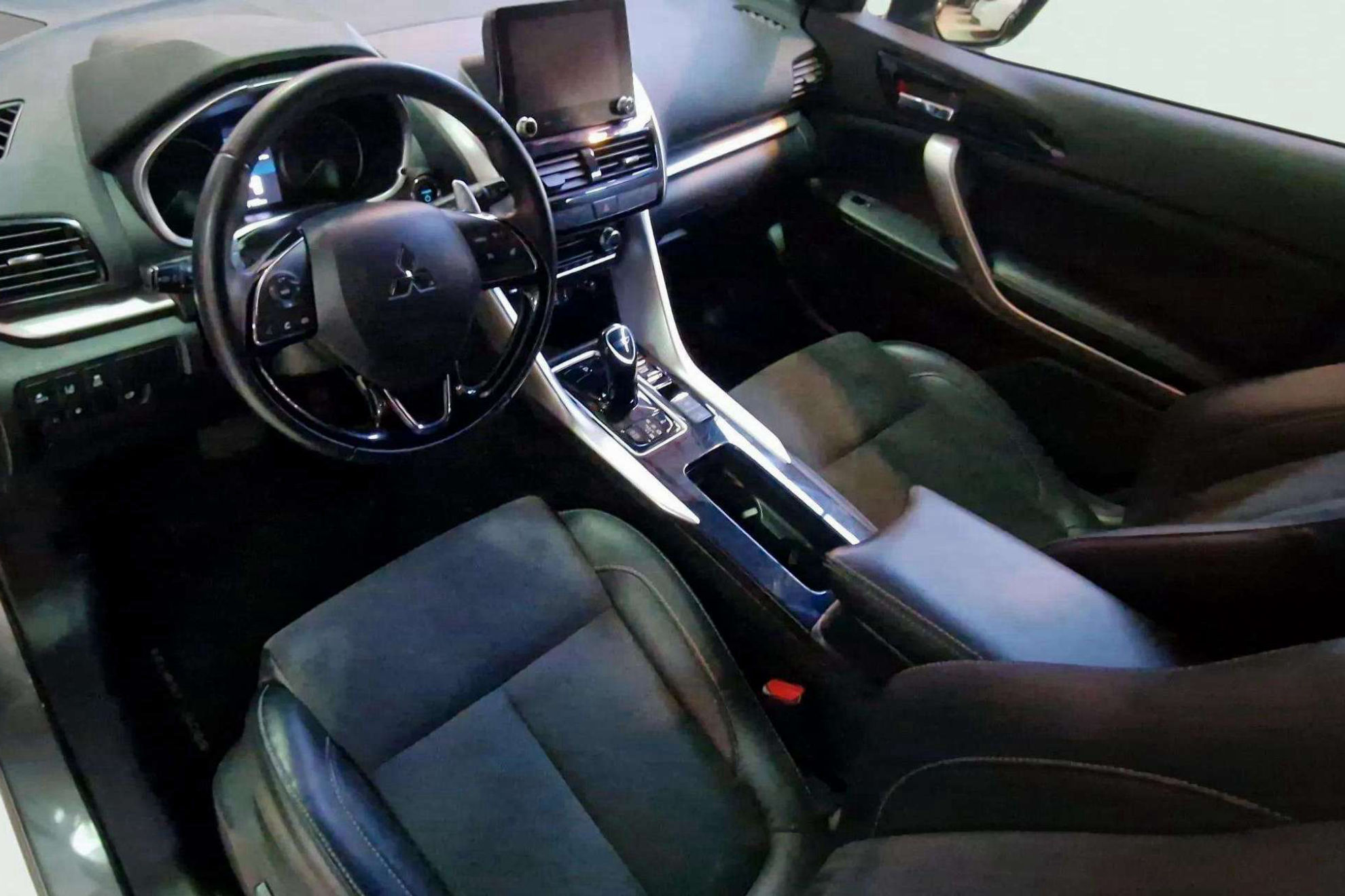 Mitsubishi Eclipse Cross PHEV Kaiteki 4WD - foto 13