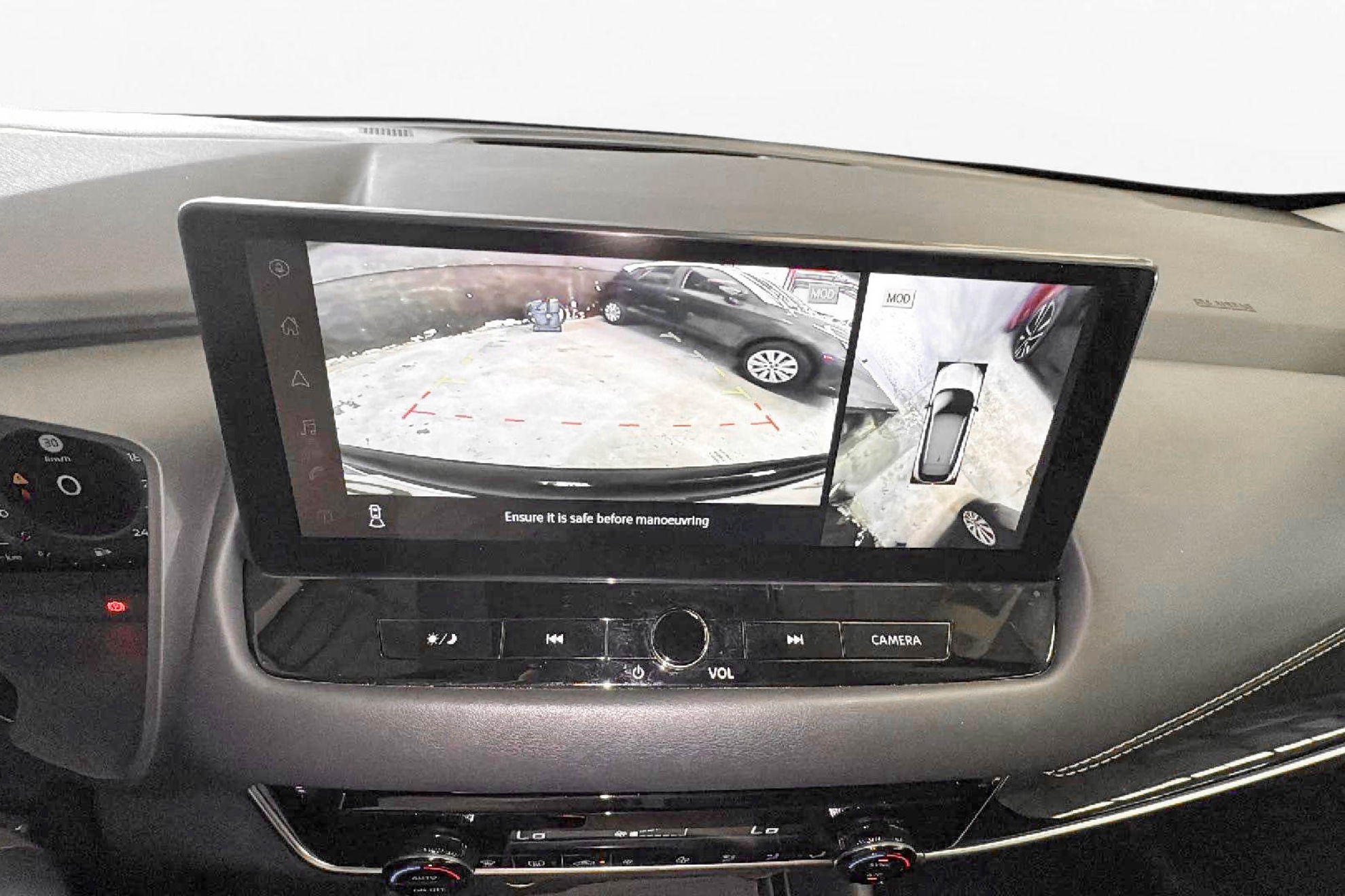 Nissan Qashqai DIG-T Xtronic N-Connecta - foto 29