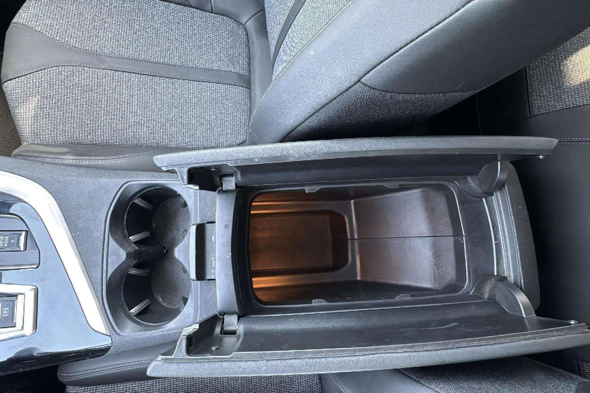 Peugeot 3008 Hybrid 225 e-EAT8 Allure - foto 36