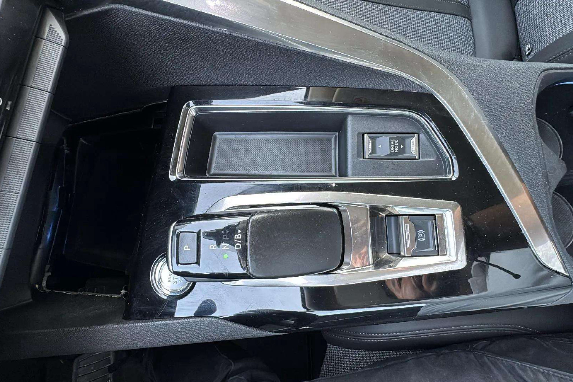 Peugeot 3008 Hybrid 225 e-EAT8 Allure - foto 34