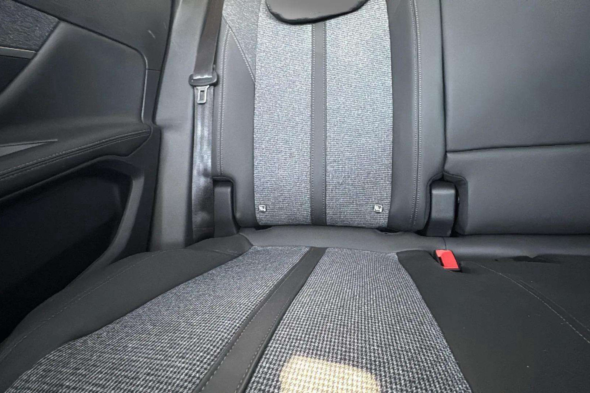Peugeot 3008 Hybrid 225 e-EAT8 Allure - foto 37