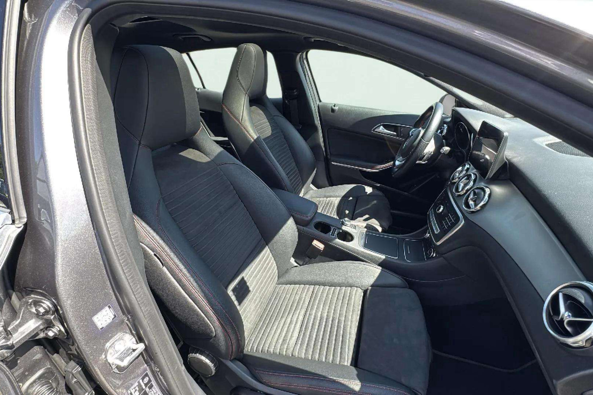 Mercedes-Benz GLA 200d - foto 16