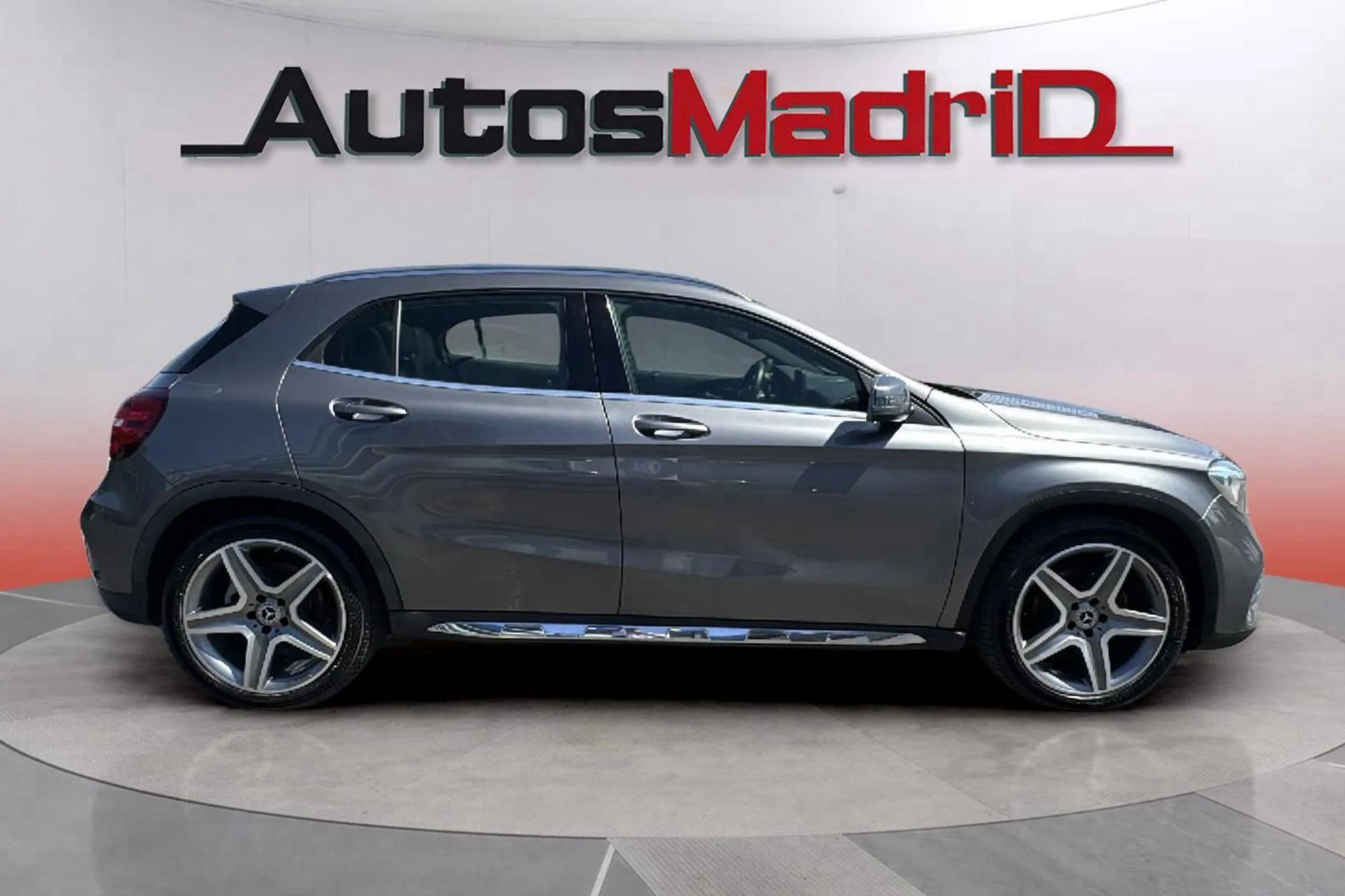 Mercedes-Benz GLA 200d - foto 8