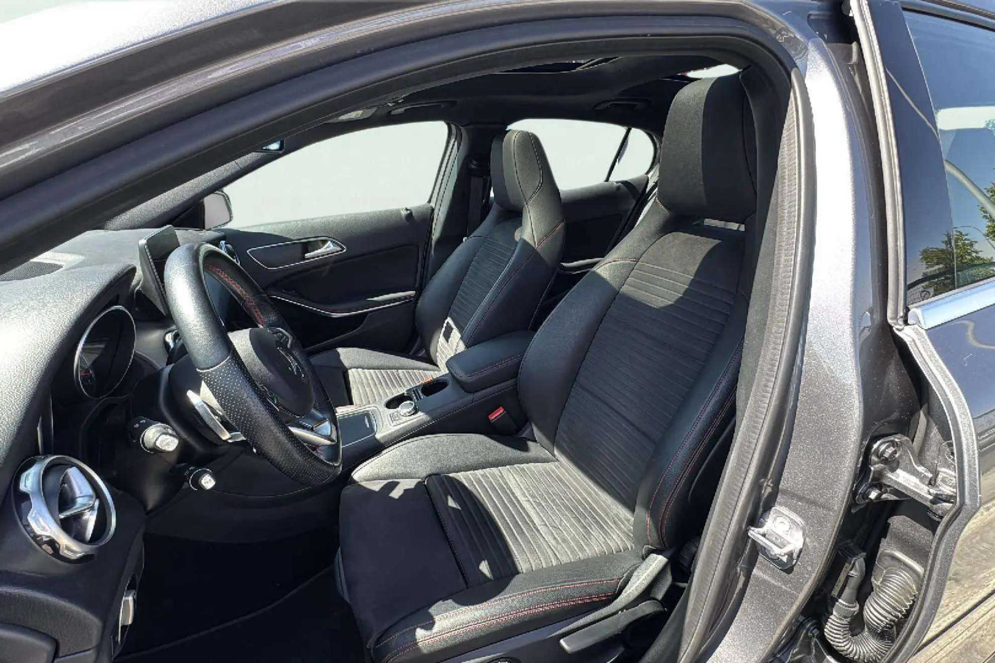 Mercedes-Benz GLA 200d - foto 12