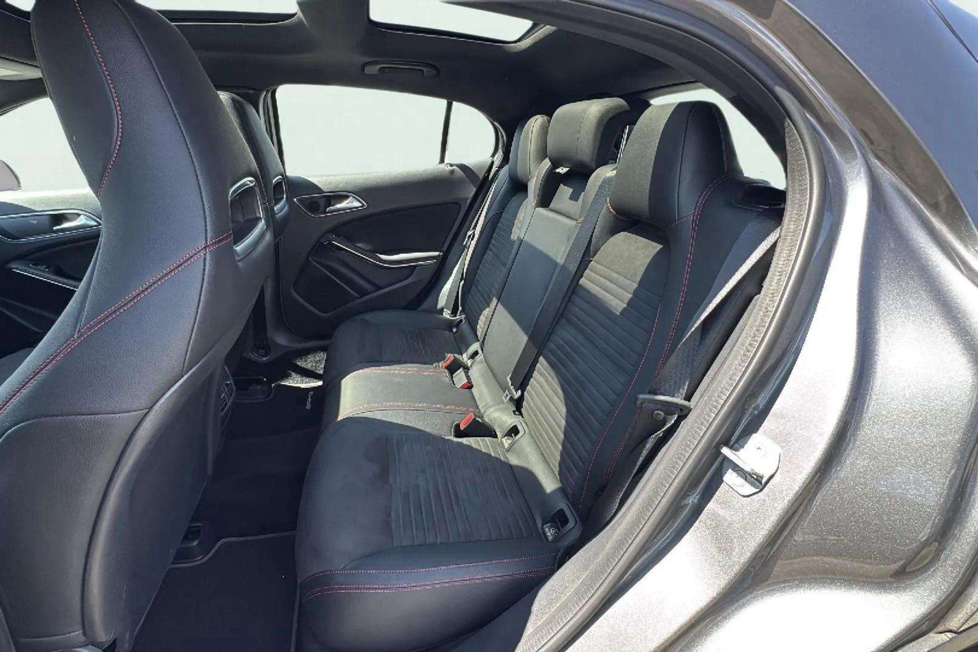 Mercedes-Benz GLA 200d - foto 14