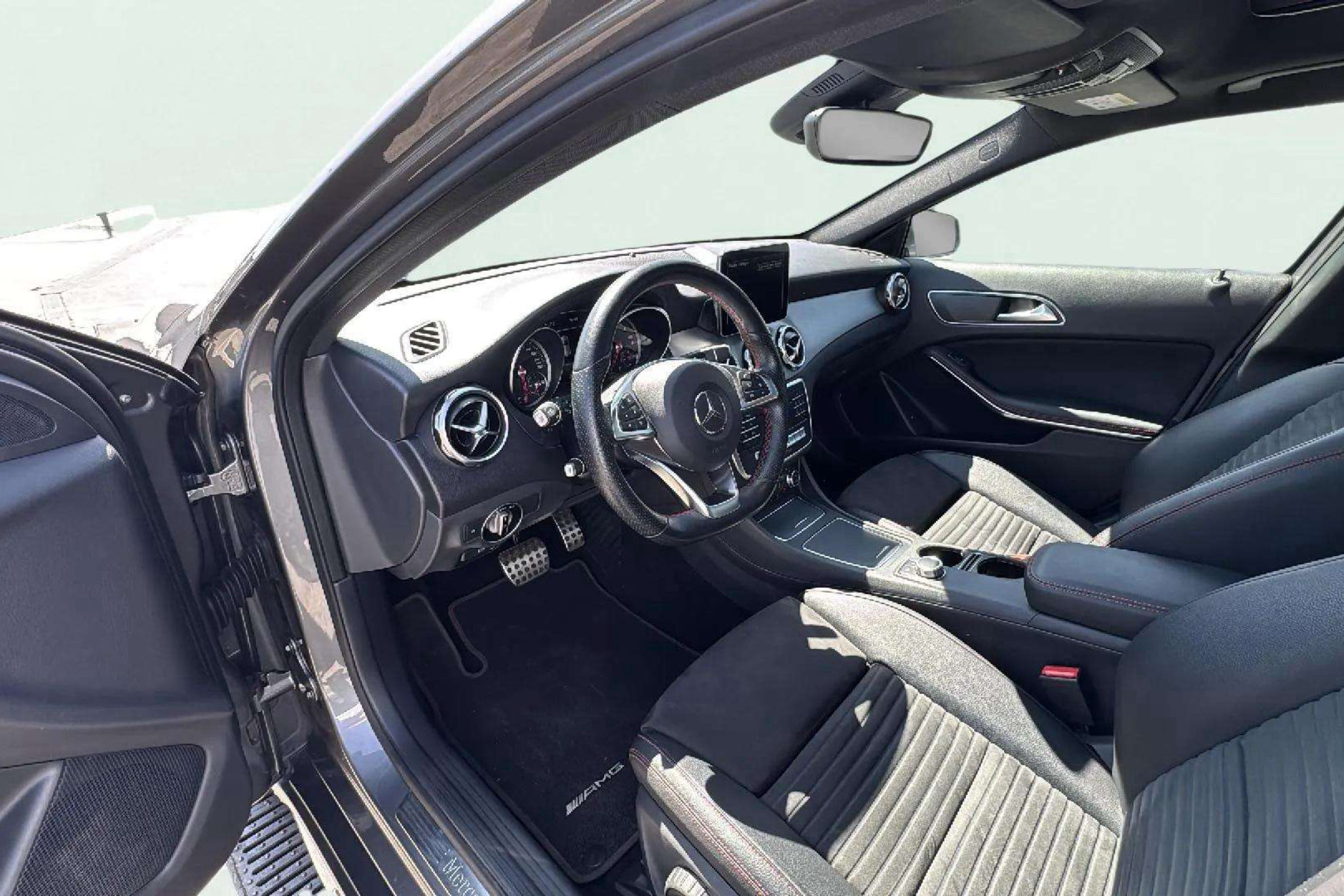 Mercedes-Benz GLA 200d - foto 11