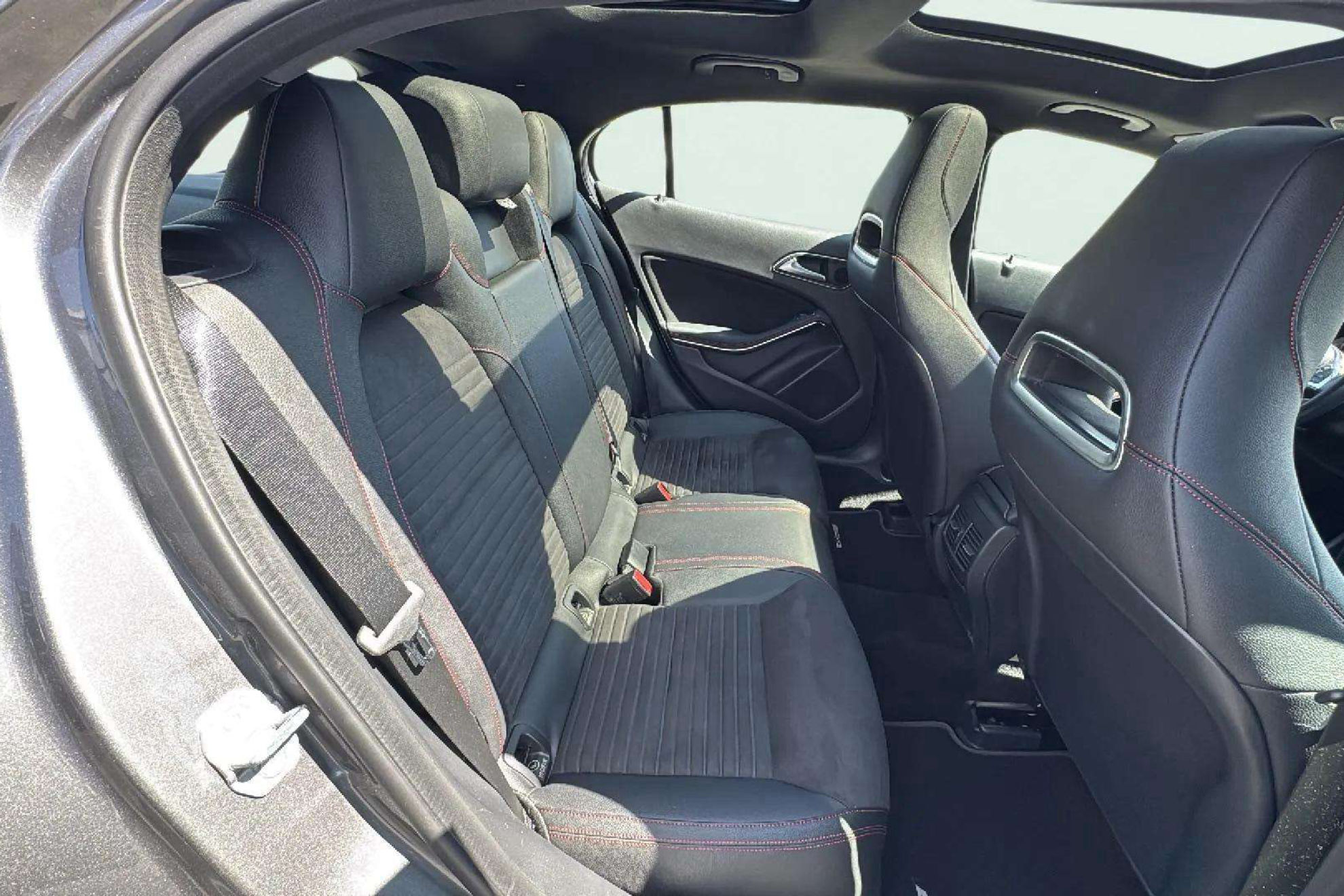 Mercedes-Benz GLA 200d - foto 18
