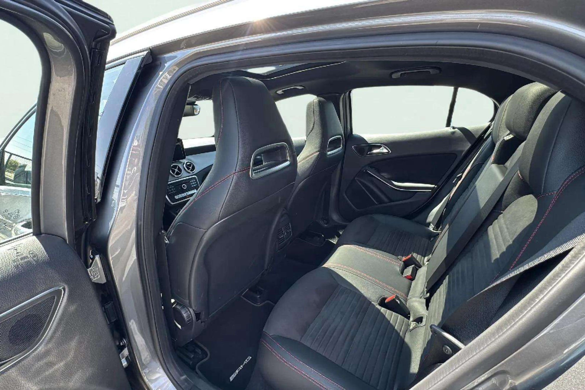 Mercedes-Benz GLA 200d - foto 13