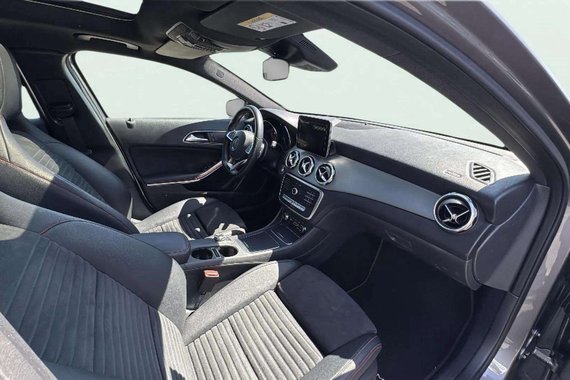 Mercedes-Benz GLA 200d - foto 15