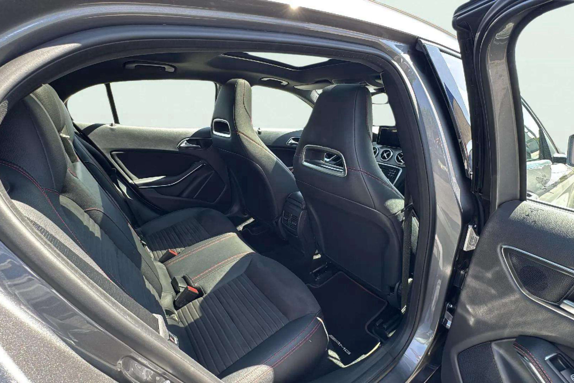 Mercedes-Benz GLA 200d - foto 17