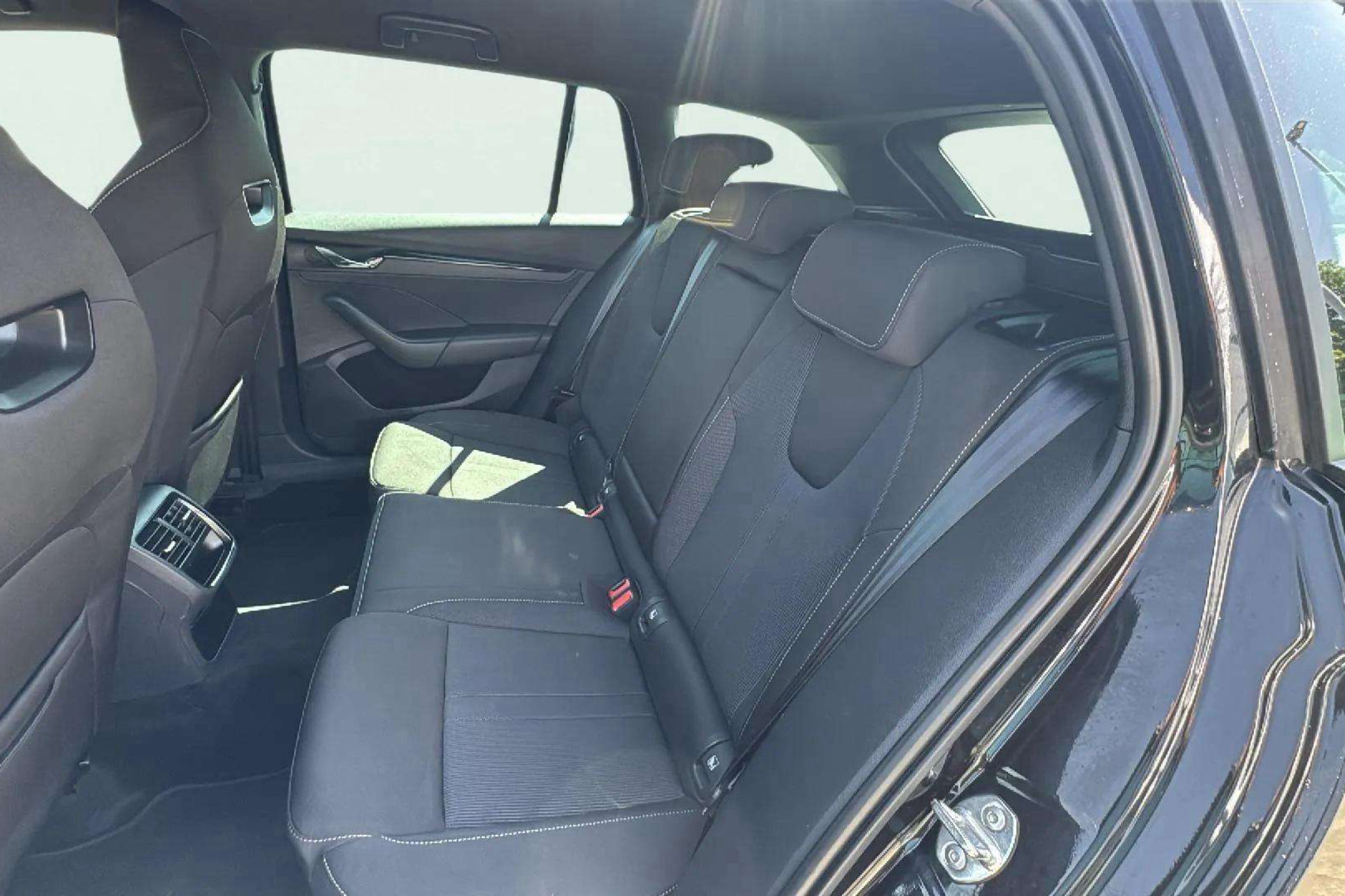 Škoda Octavia 2.0 TDI DSG Style - foto 14