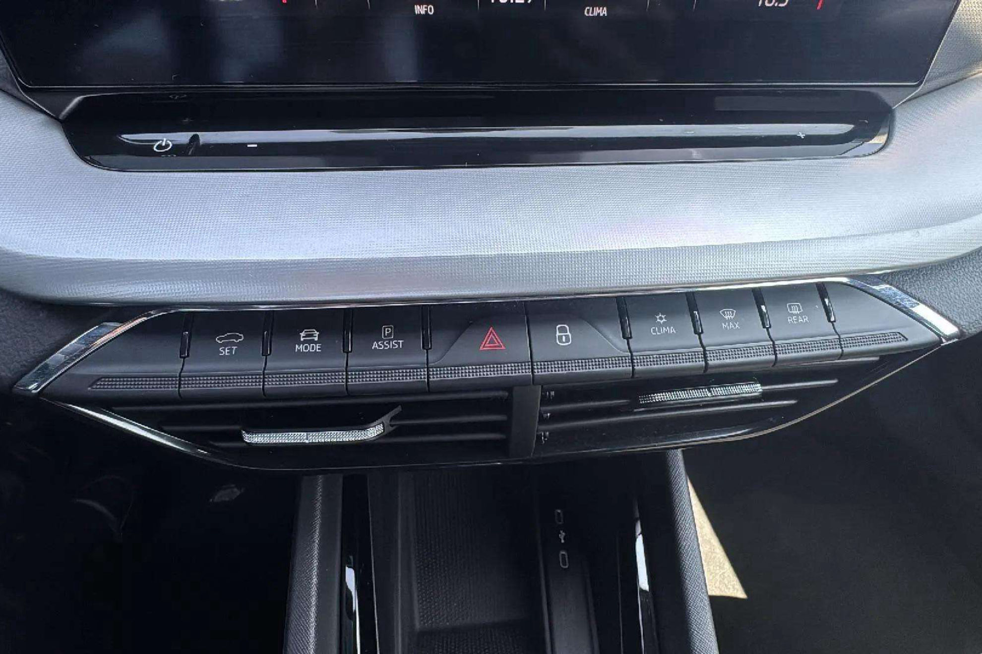 Škoda Octavia 2.0 TDI DSG Style - foto 32