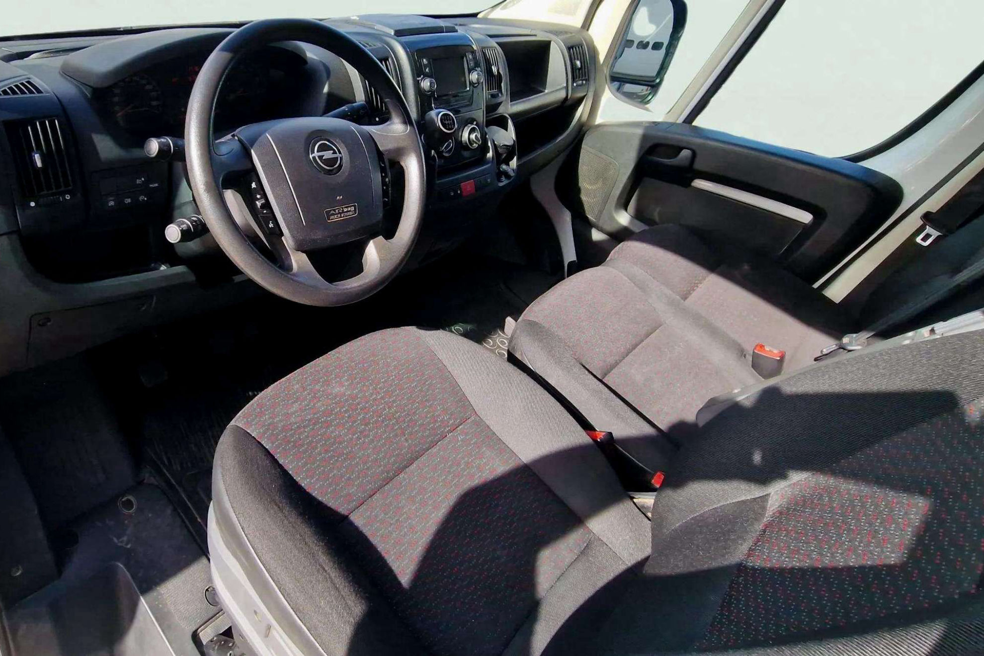 Opel Movano Furgón 3.3T L2 H2 2.2 BlueHDi 120 MT6 - foto 14