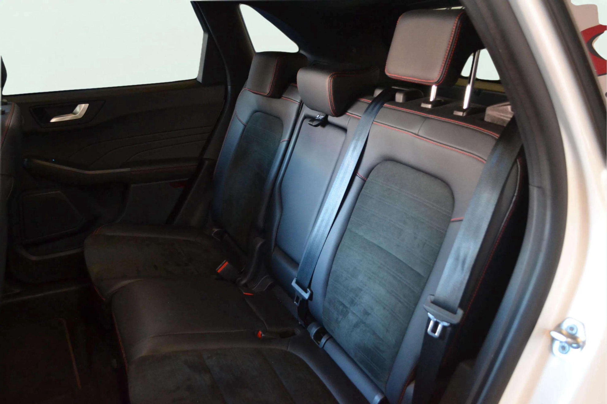 Ford Kuga ST-Line X 1.5T EcoBoost - foto 11