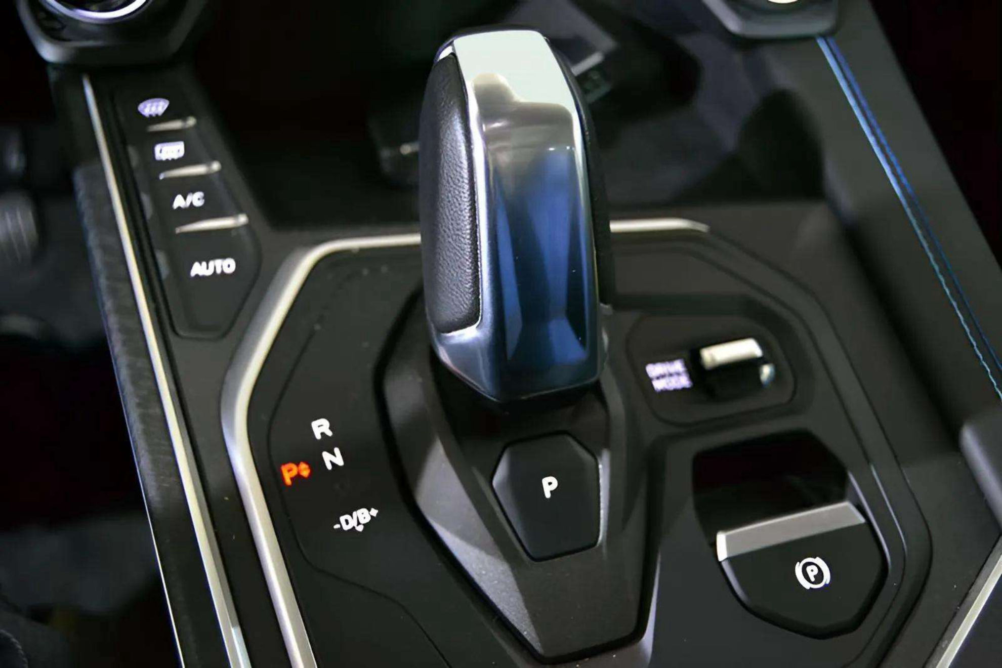 Lynk & Co 01 1.5 PHEV - foto 25