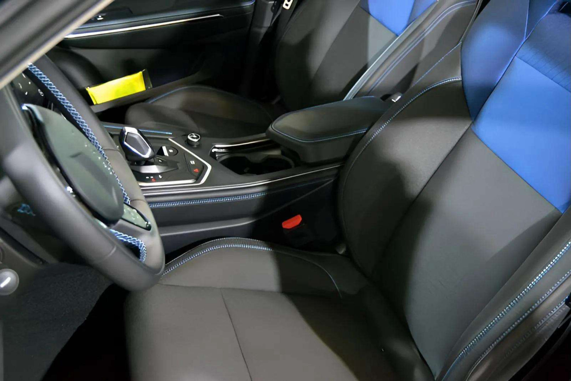 Lynk & Co 01 1.5 PHEV - foto 28