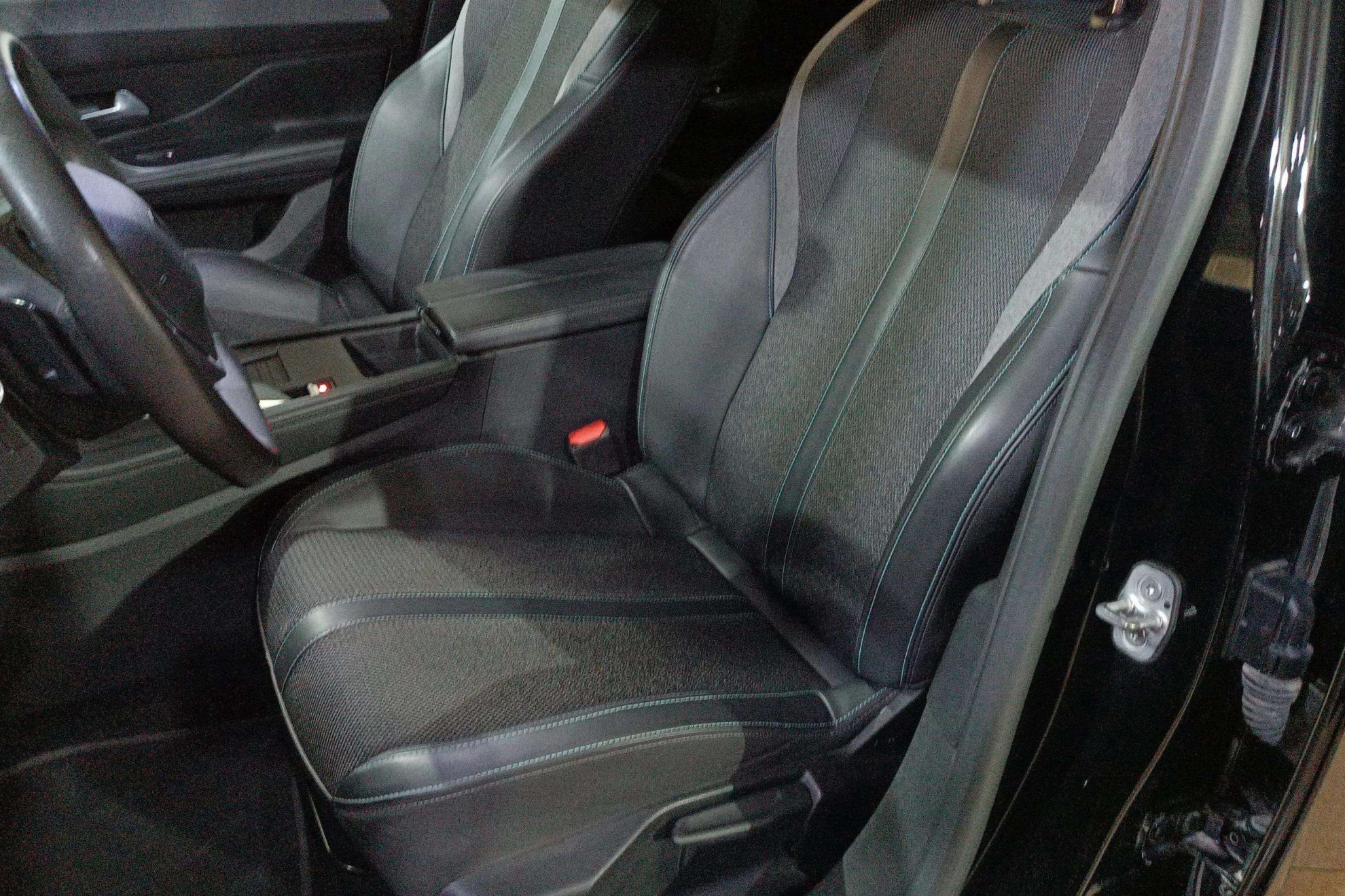 Peugeot 308 Allure BlueHDi 130 EAT8 - foto 14