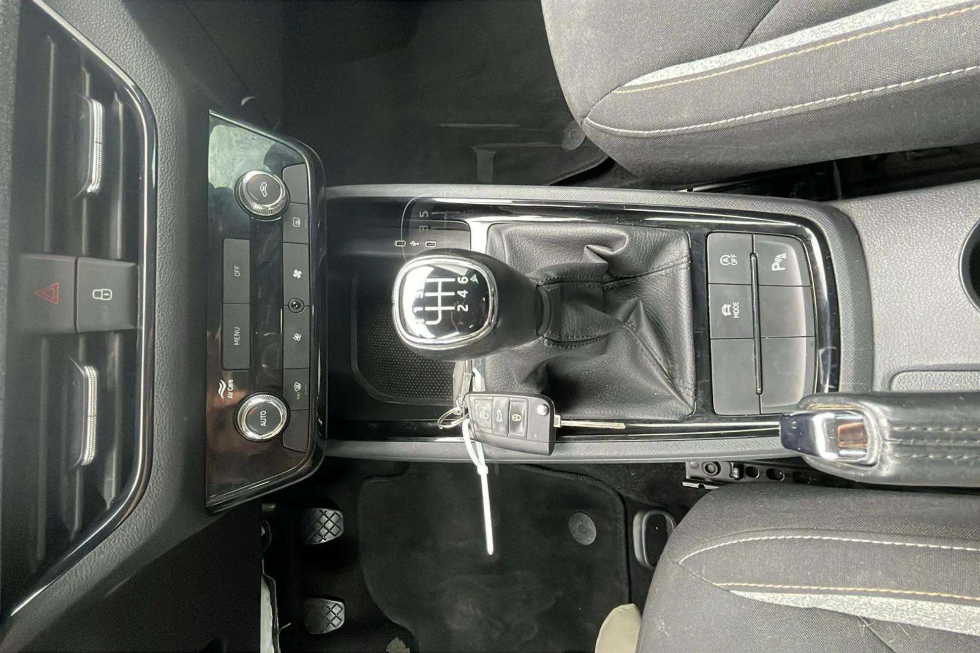 Škoda Kamiq 1.0 TSI Selection - foto 19