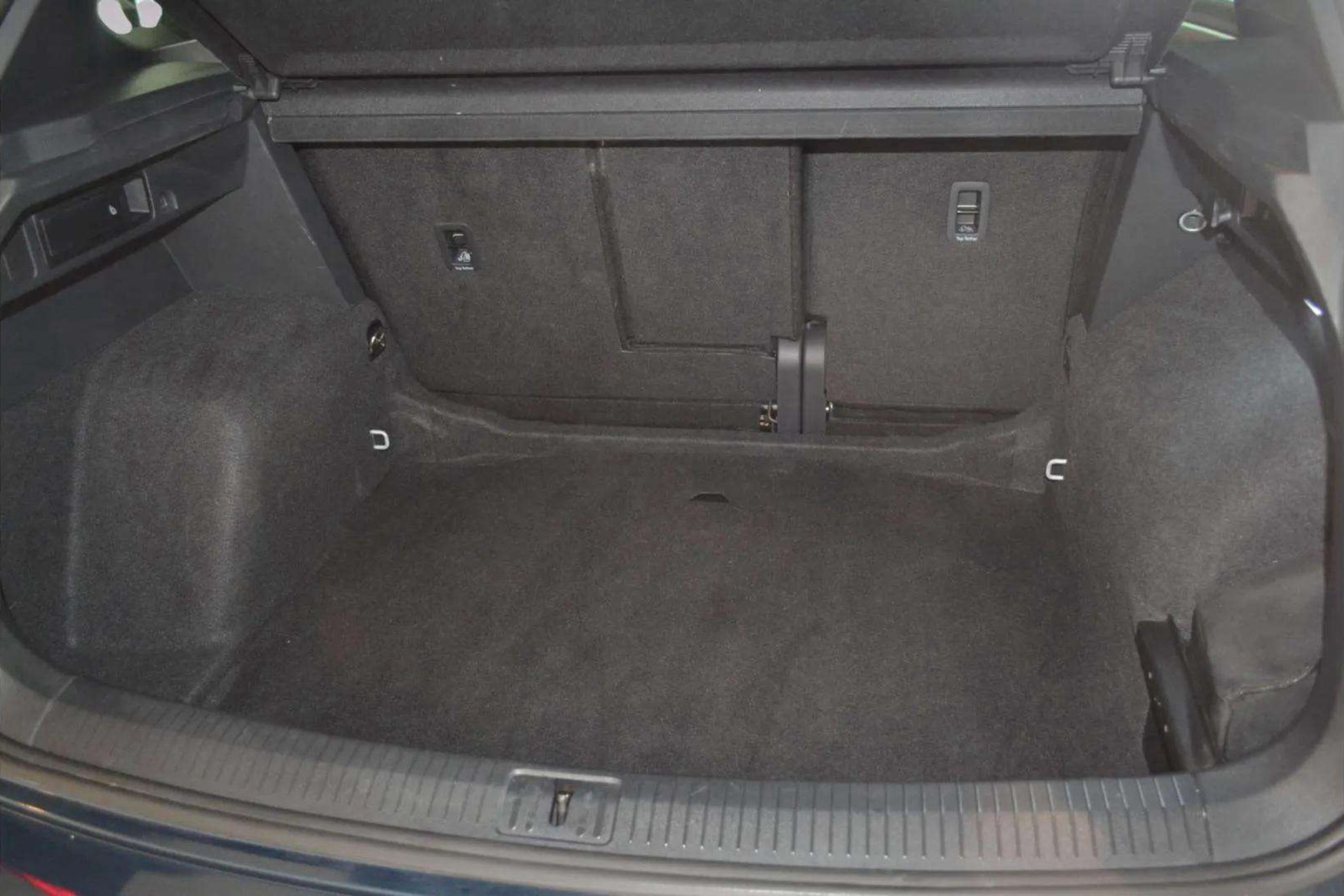 Volkswagen Tiguan R-Line 2.0 TDI DSG - foto 9