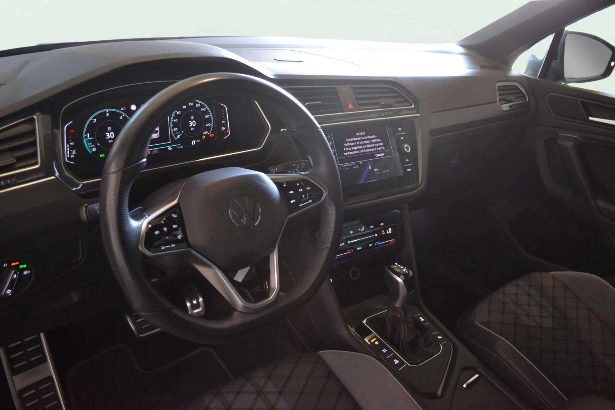 Volkswagen Tiguan R-Line 2.0 TDI DSG - foto 18