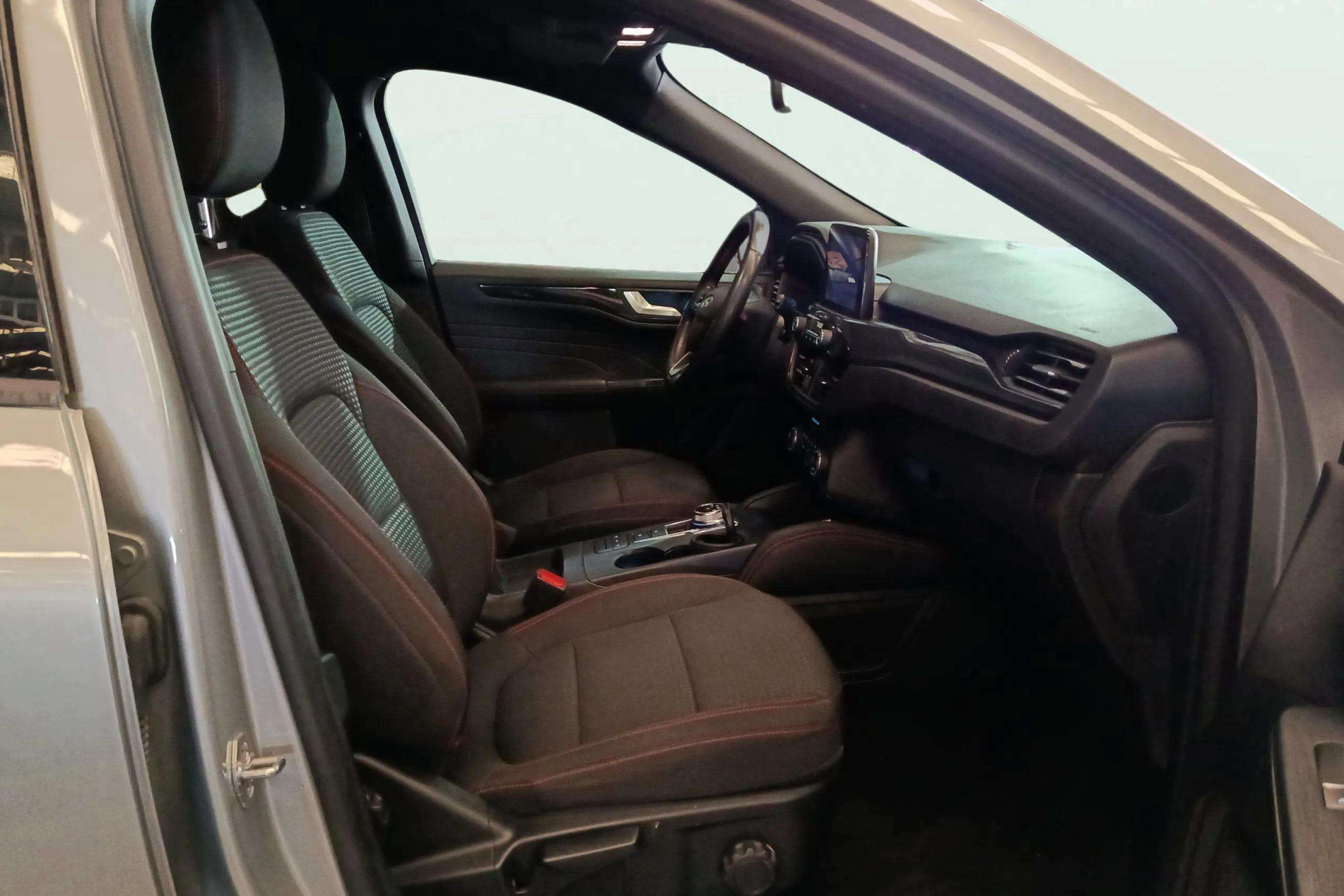 Ford Kuga ST-Line 2.5 Duratec PHEV - foto 12