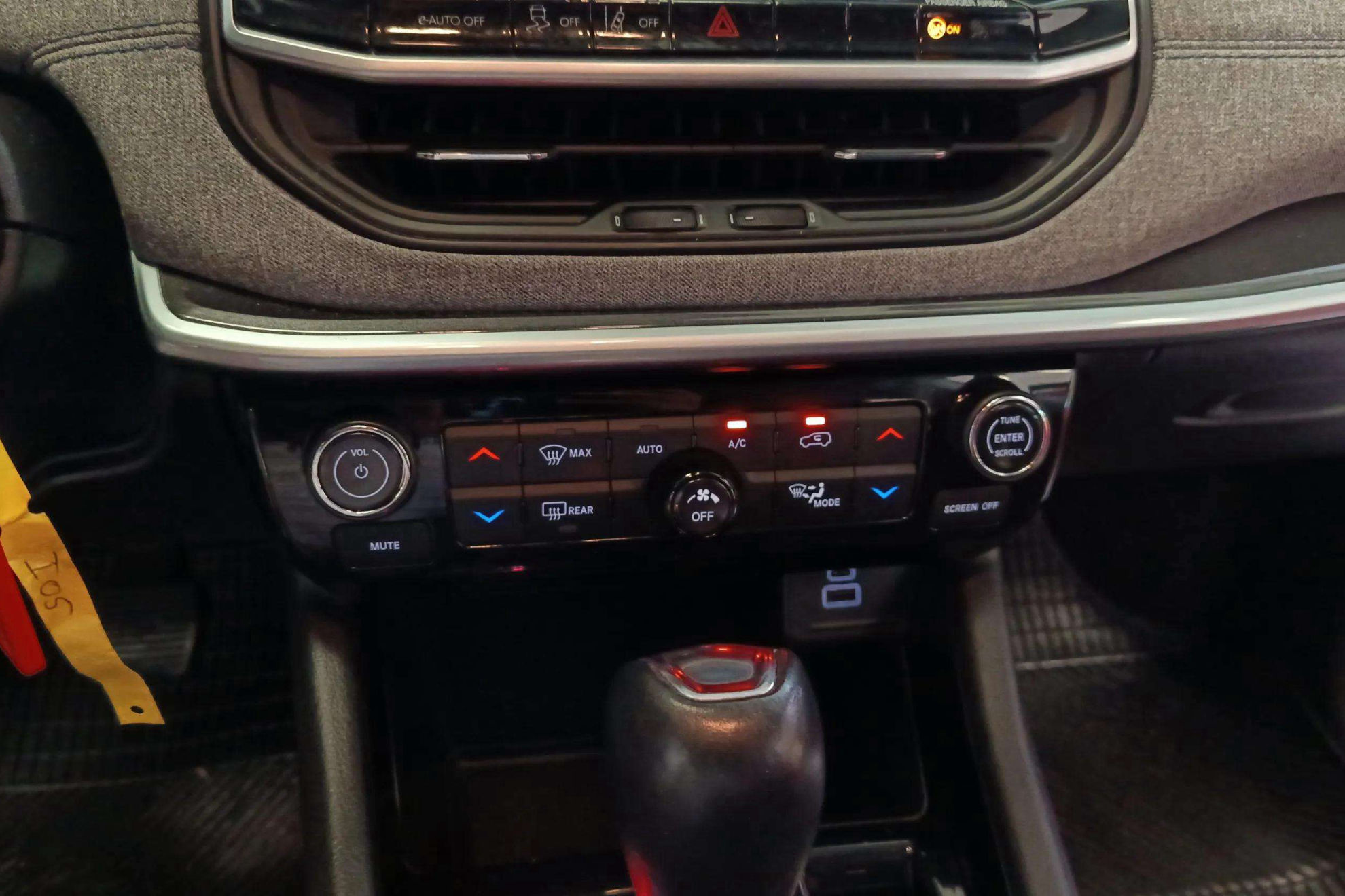 Jeep Compass eHybrid 1.5 MHEV Longitude Dct - foto 19
