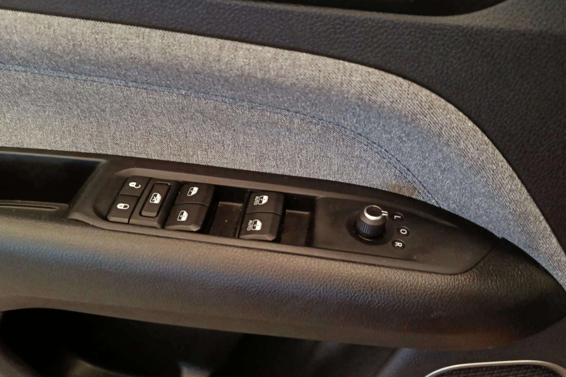 Jeep Compass eHybrid 1.5 MHEV Longitude Dct - foto 17