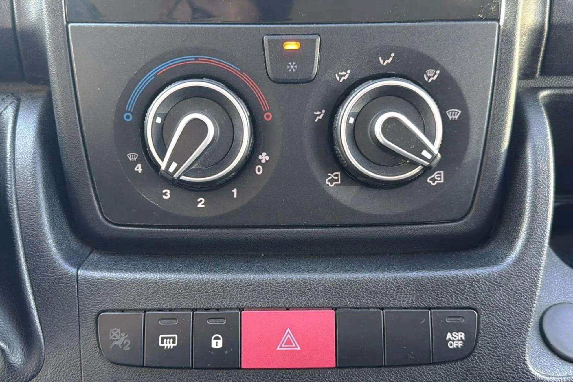 Citroën Jumper BlueHDi Furgón 35L2H2 - foto 19