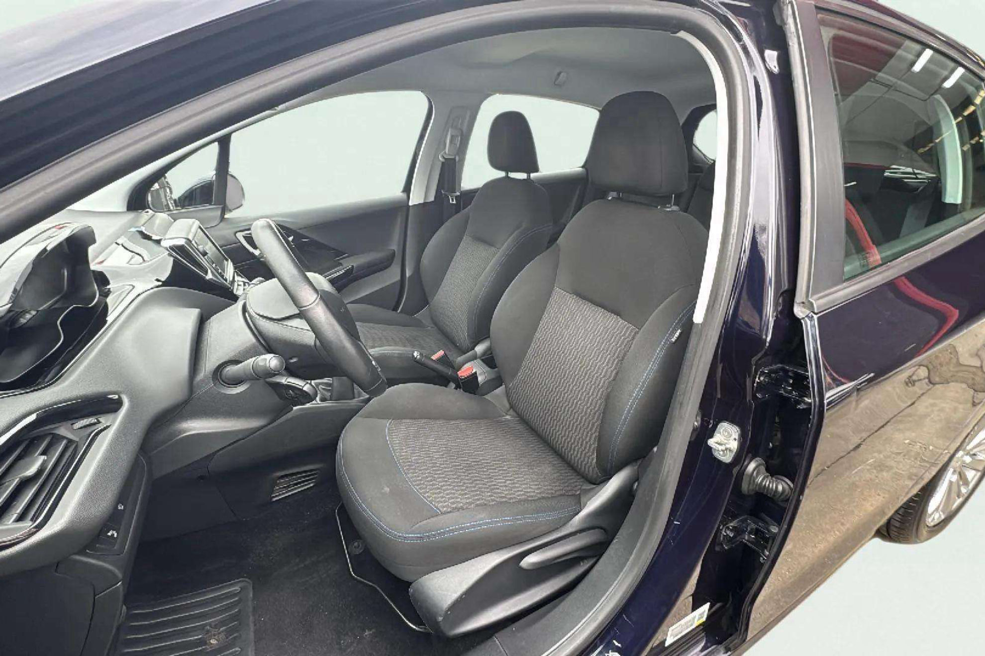 Peugeot 208 Allure 1.2L PureTech - foto 12