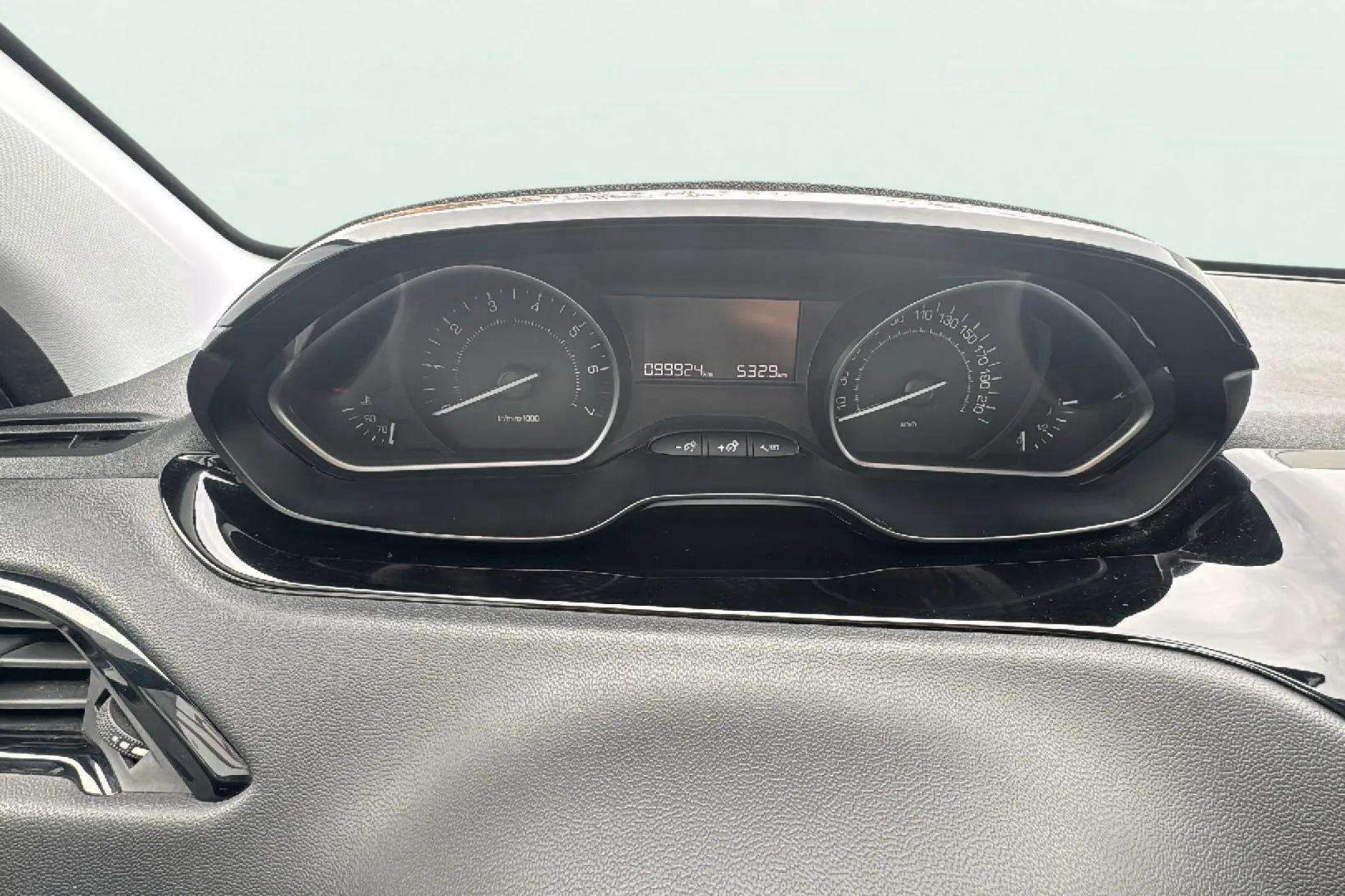 Peugeot 208 Allure 1.2L PureTech - foto 20