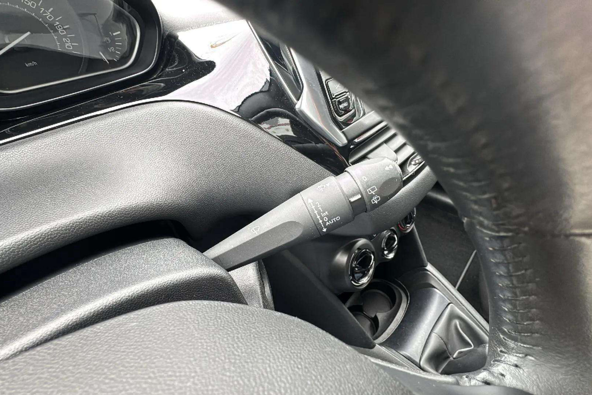 Peugeot 208 Allure 1.2L PureTech - foto 22