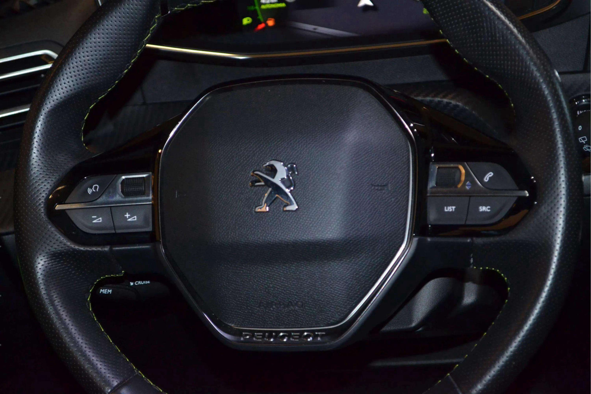 Peugeot 2008 GT PureTech 130 - foto 18