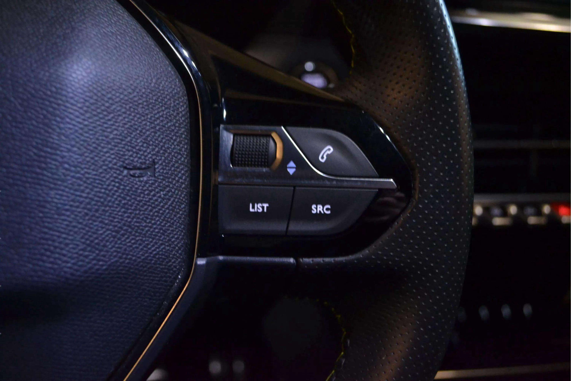 Peugeot 2008 GT PureTech 130 - foto 21