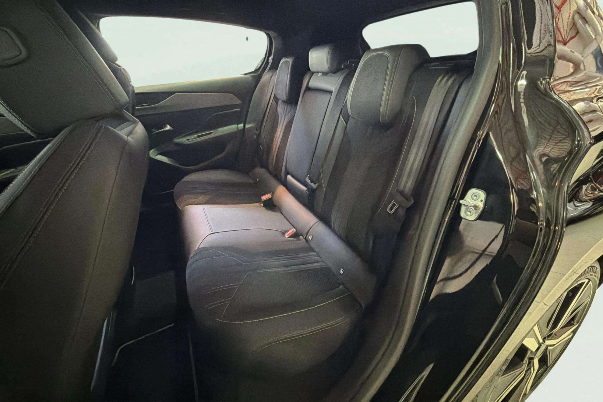 Peugeot 308 GT Hybrid 180 eEAT8 - foto 13