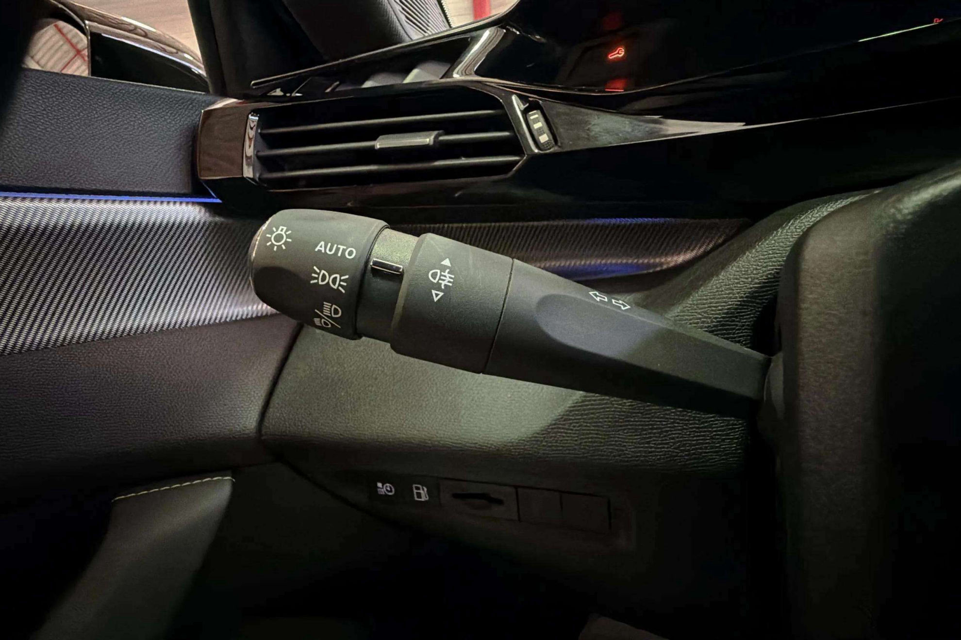Peugeot 308 GT Hybrid 180 eEAT8 - foto 16