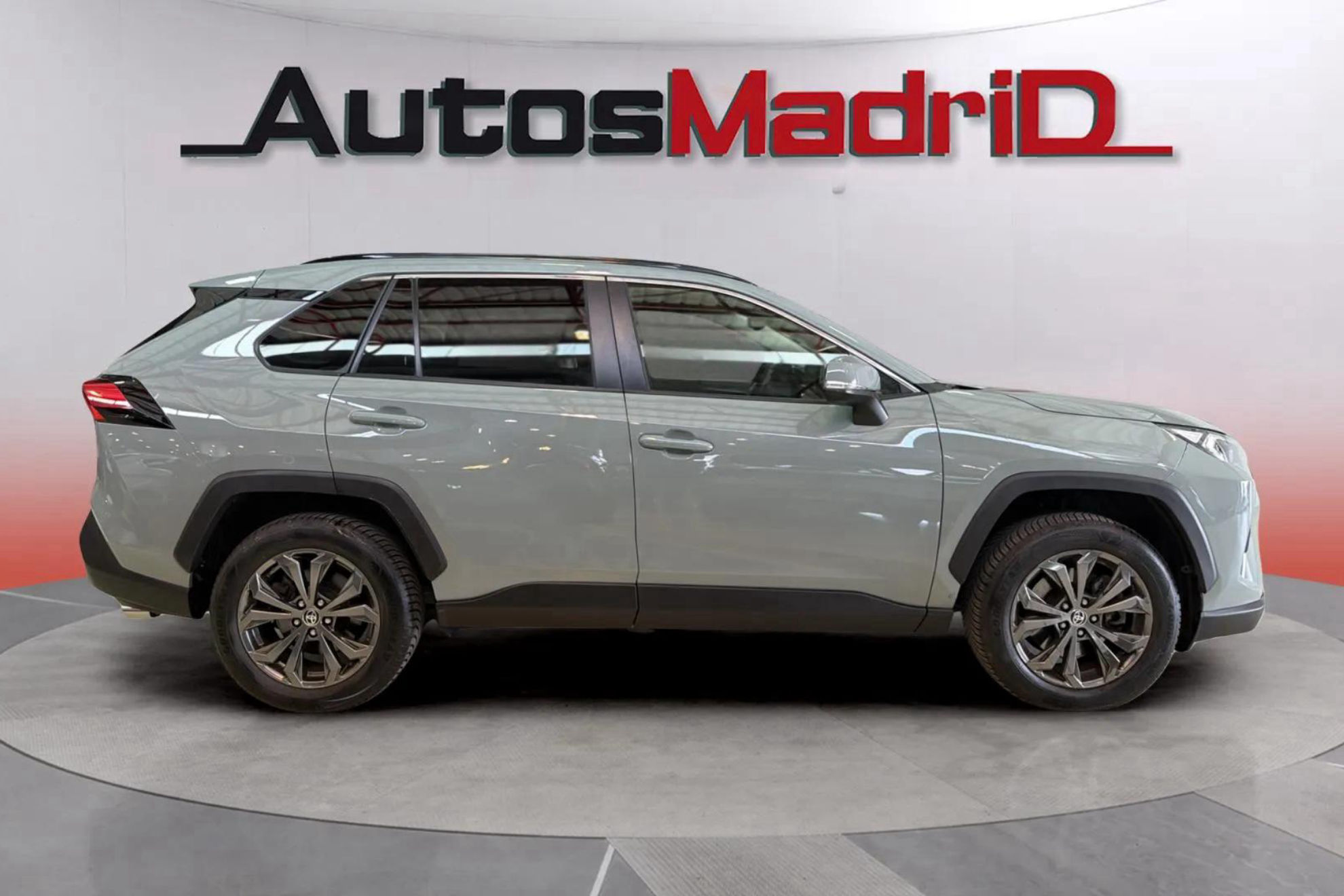 Toyota RAV4 2.5l 220H Advance - foto 9