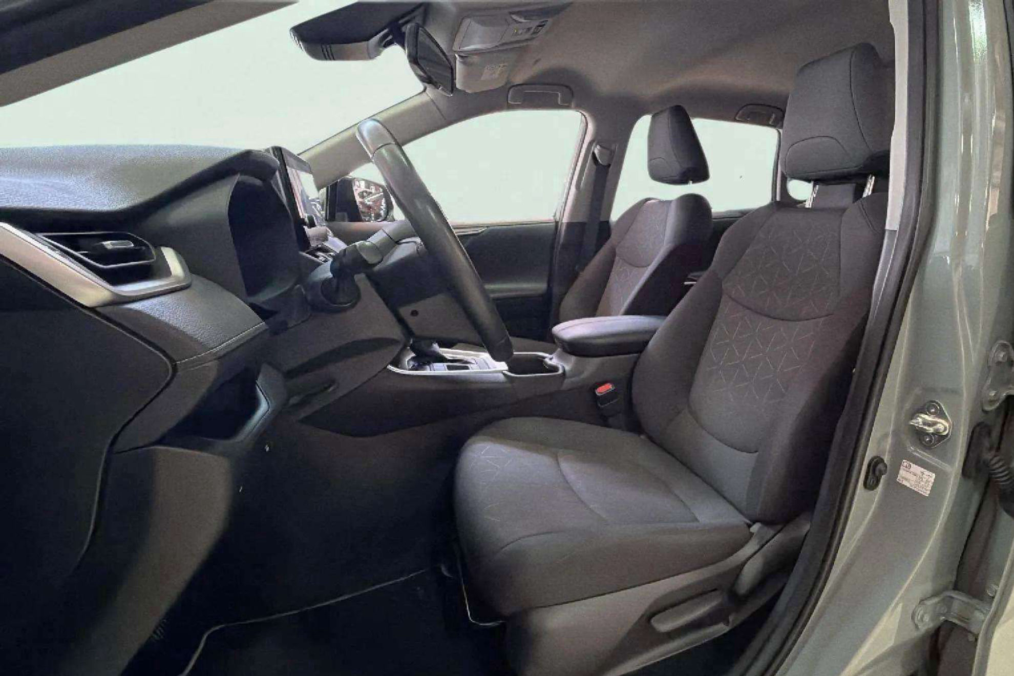 Toyota RAV4 2.5l 220H Advance - foto 12
