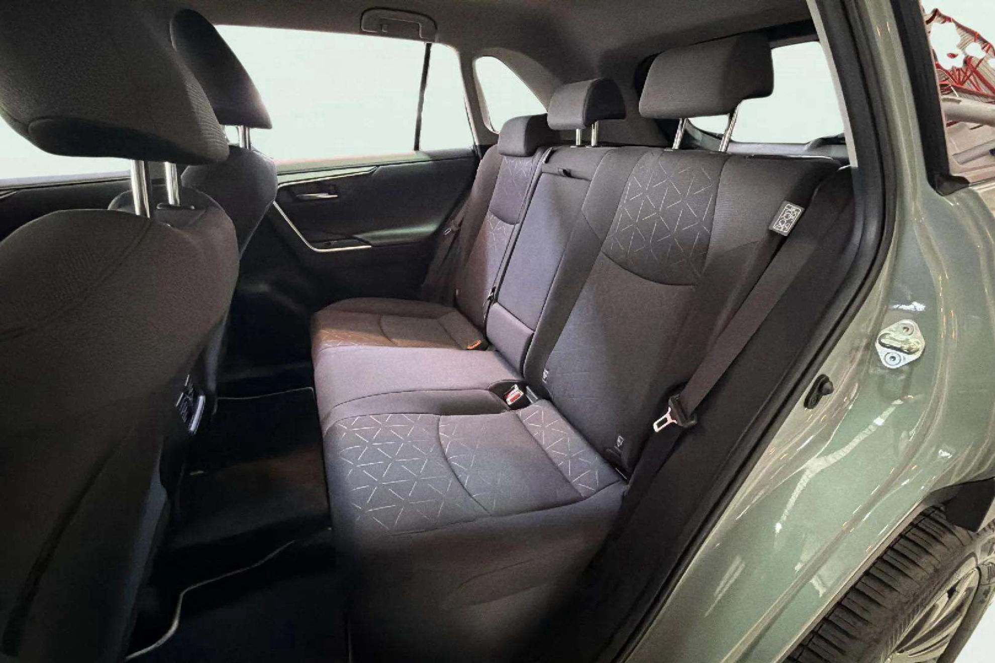 Toyota RAV4 2.5l 220H Advance - foto 13