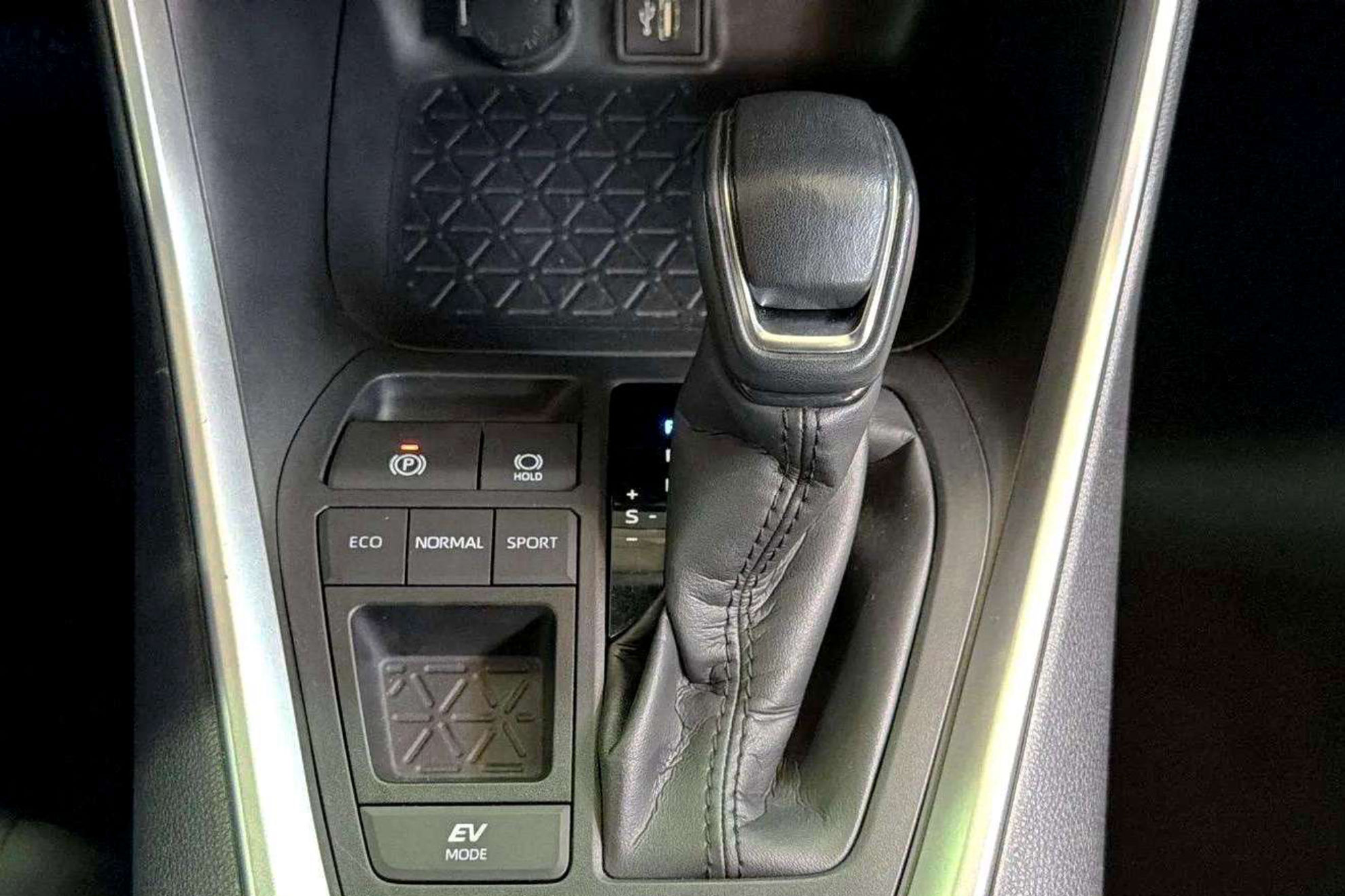 Toyota RAV4 2.5l 220H Advance - foto 25