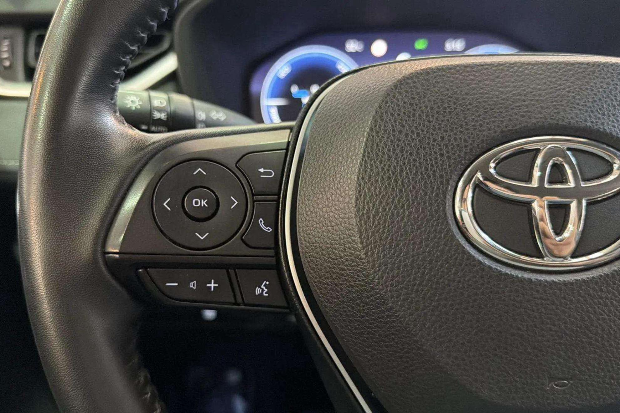 Toyota RAV4 2.5l 220H Advance - foto 19