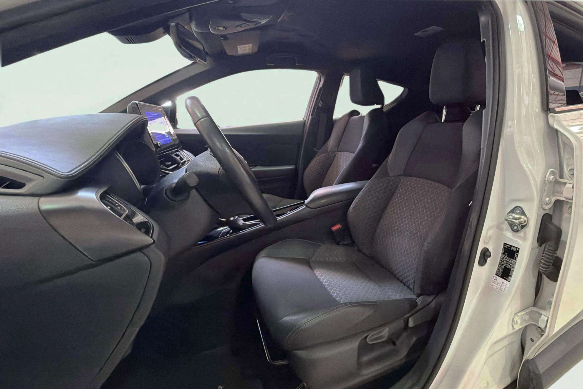 Toyota C-HR 2.0 180H Advance - foto 12