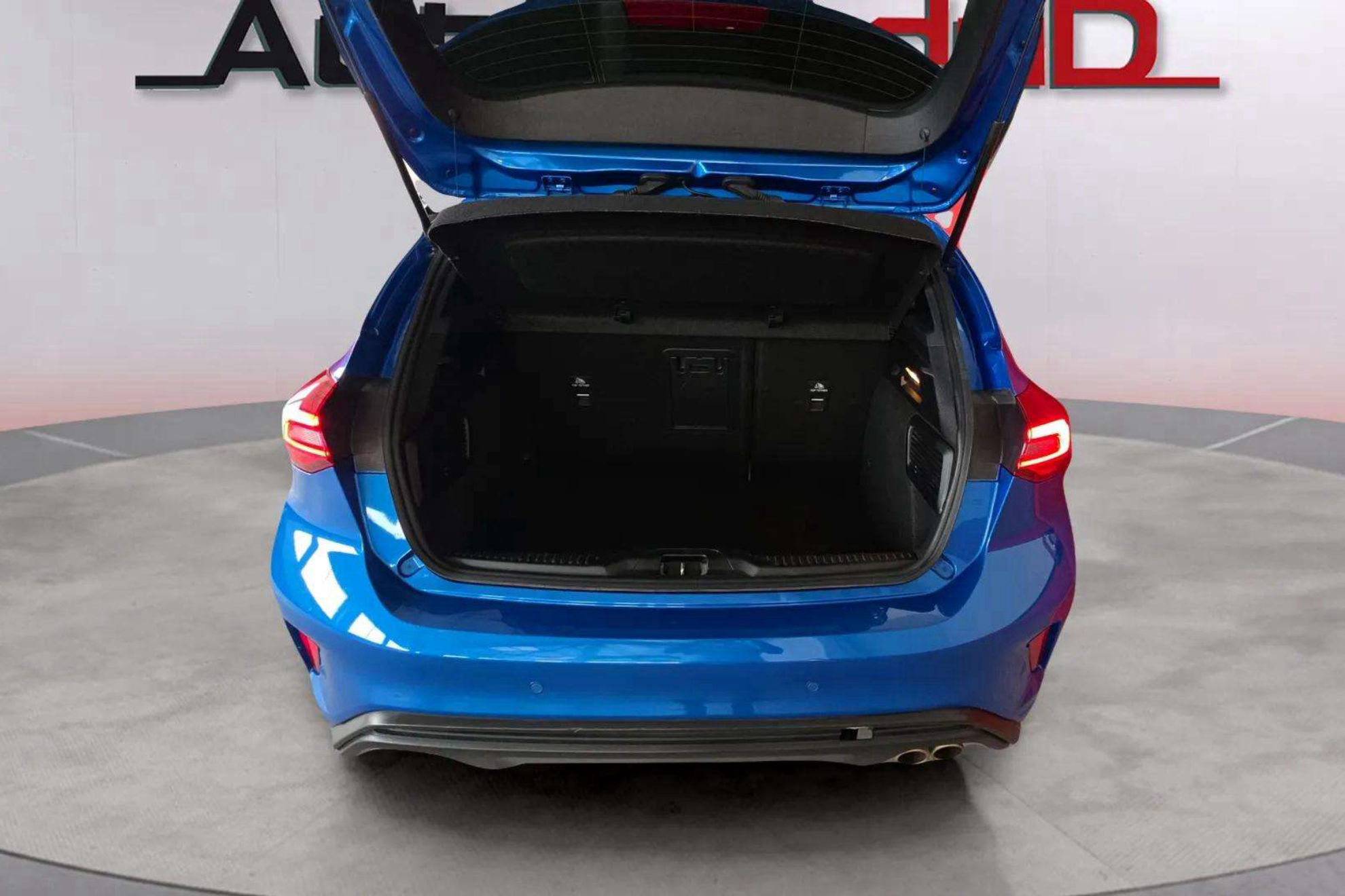 Ford Focus 1.0 EcoBoost MHEV ST-Line - foto 9