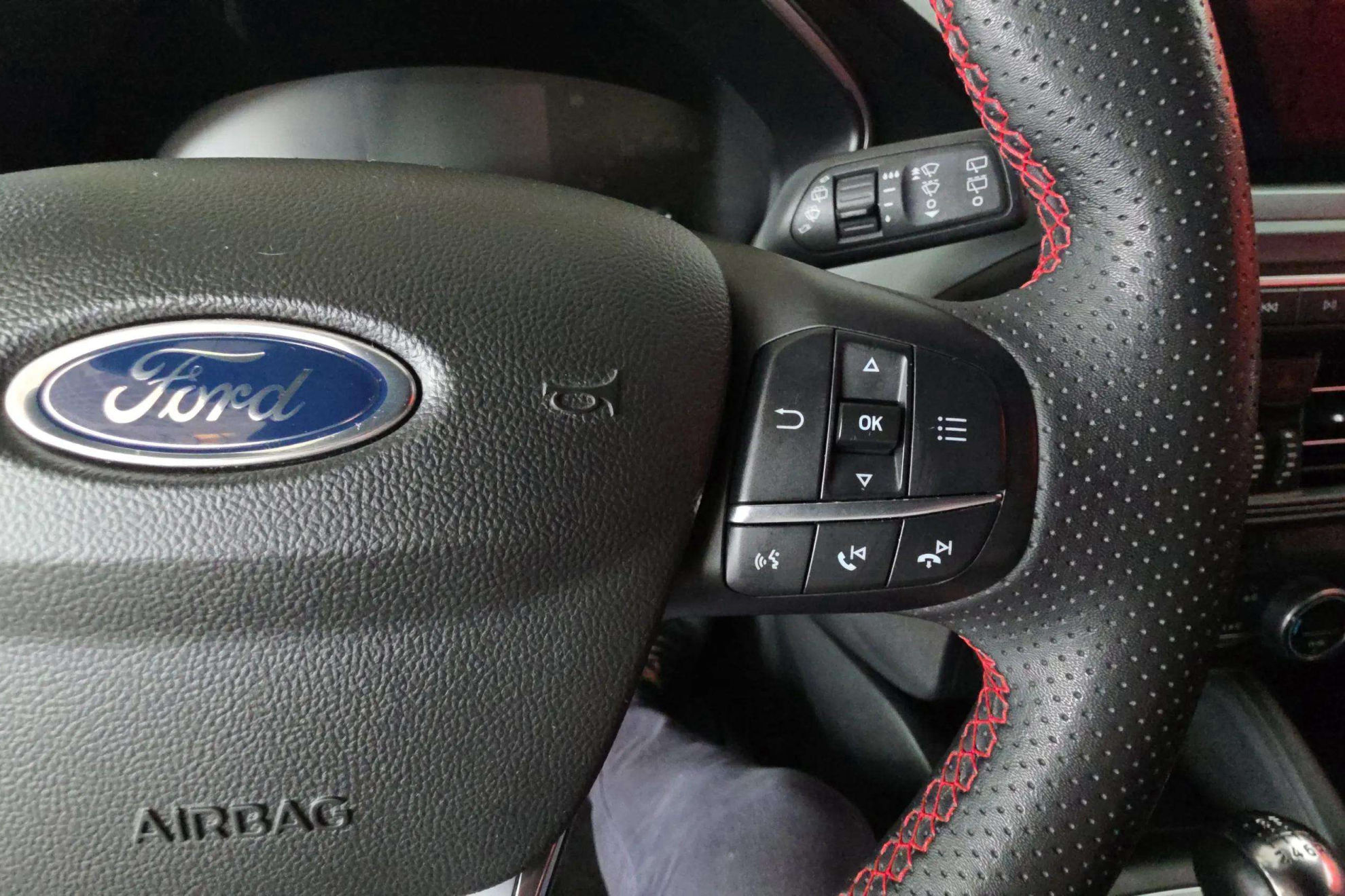 Ford Focus 1.0 EcoBoost MHEV ST-Line - foto 18