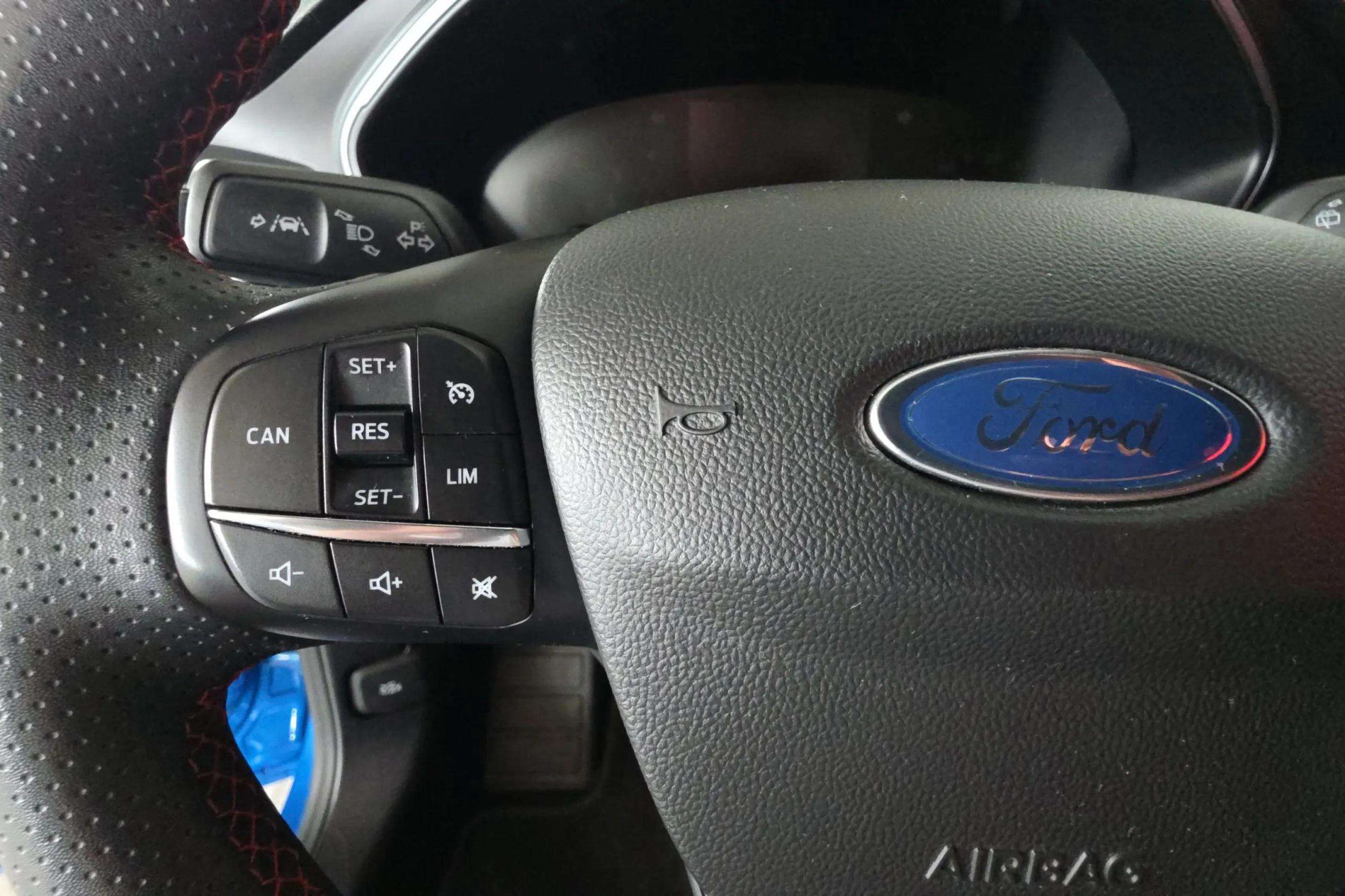 Ford Focus 1.0 EcoBoost MHEV ST-Line - foto 17