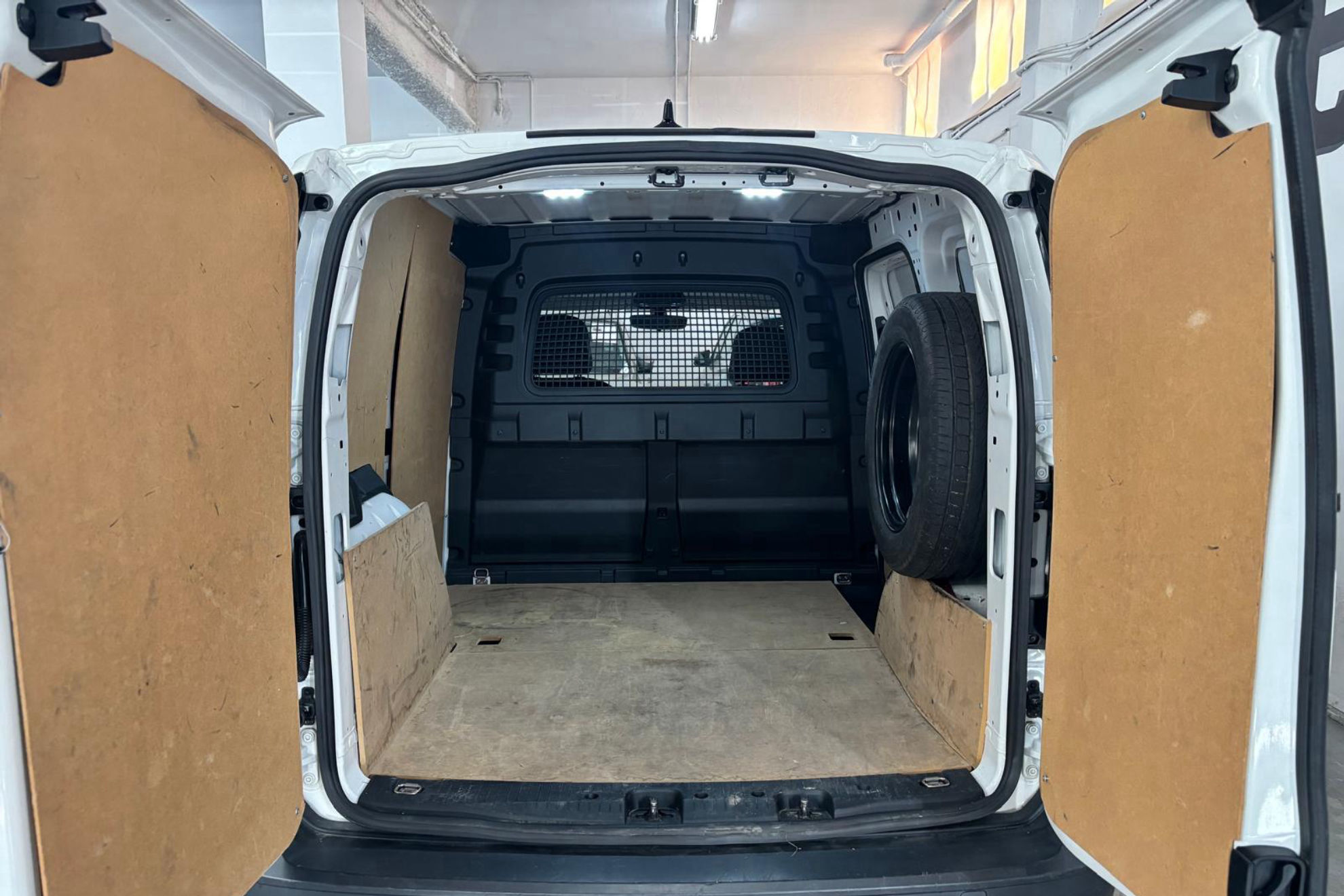 Volkswagen Caddy Cargo 2.0 TDI - foto 8