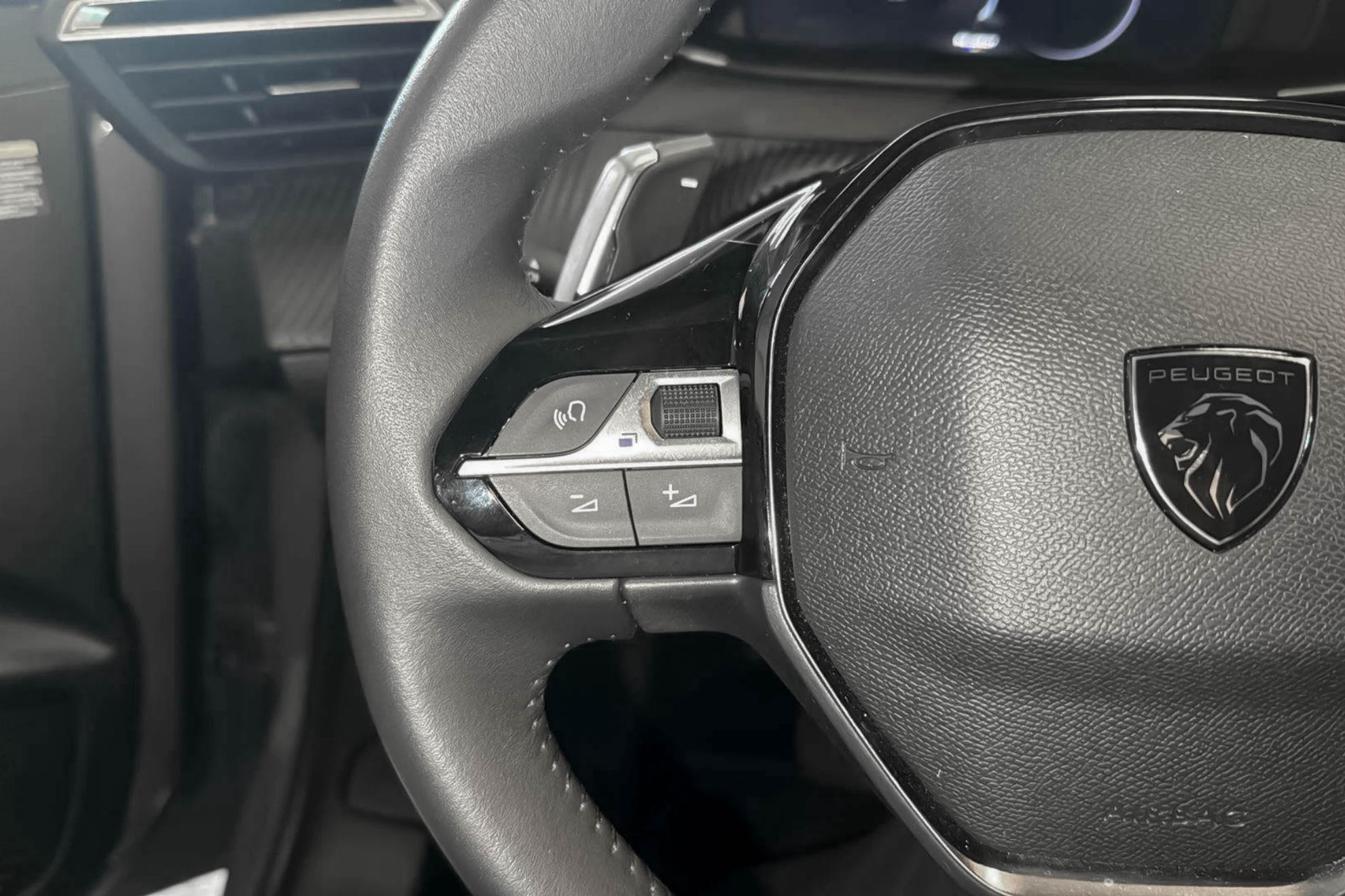 Peugeot 208 Allure Hybrid 110 eDCS6 - foto 22