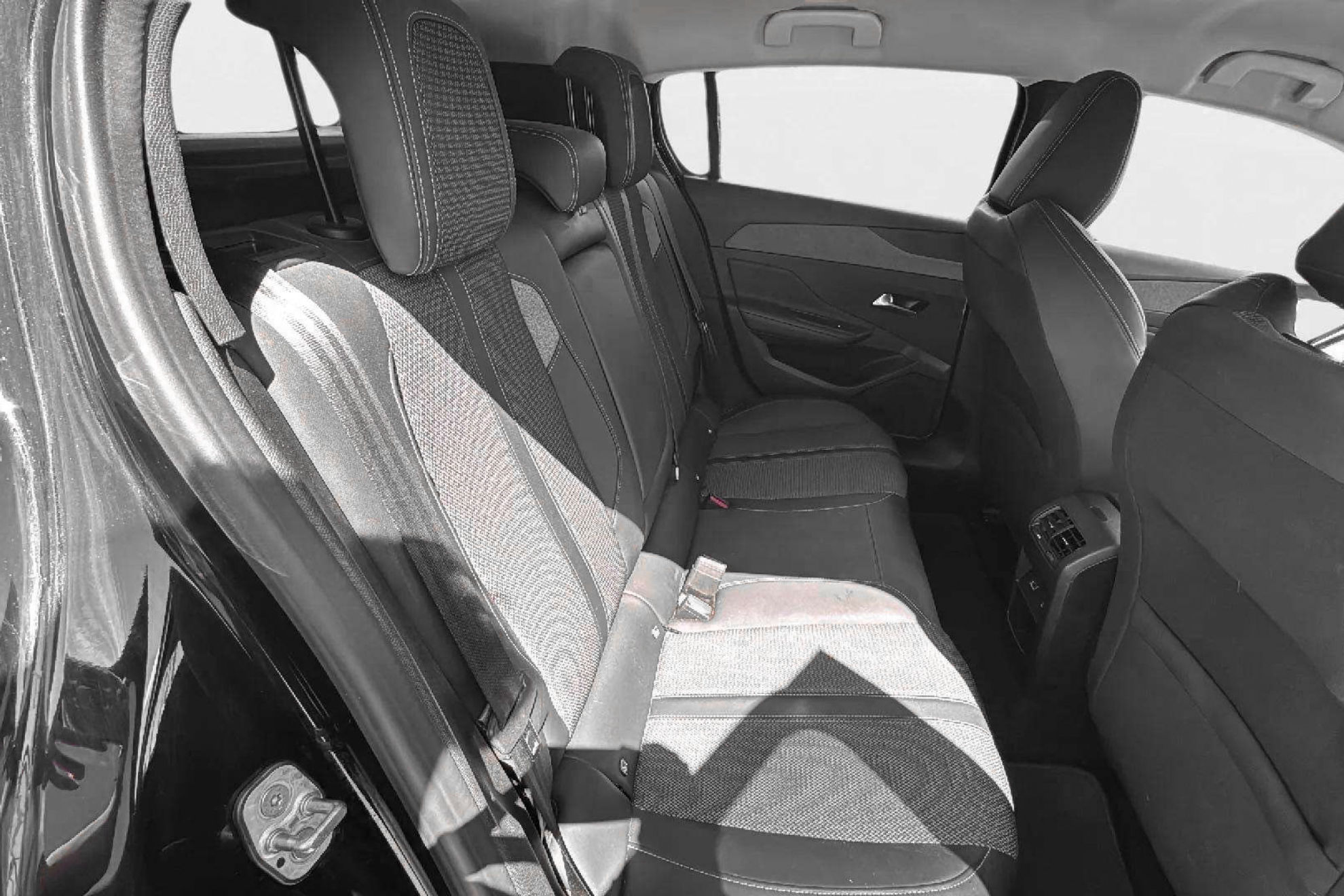 Peugeot 308 Allure Pack PureTech 130 EAT8 - foto 17