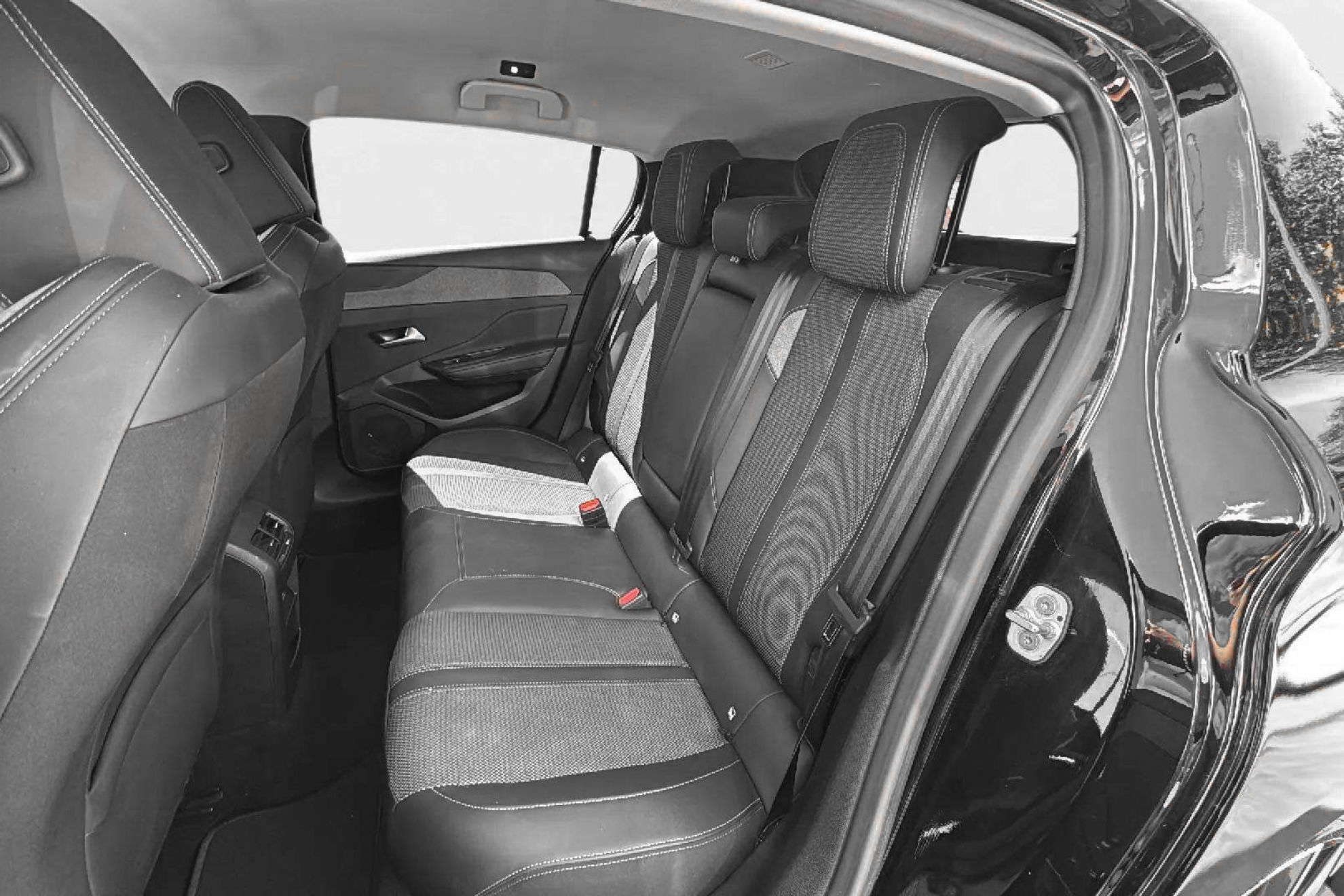 Peugeot 308 Allure Pack PureTech 130 EAT8 - foto 14