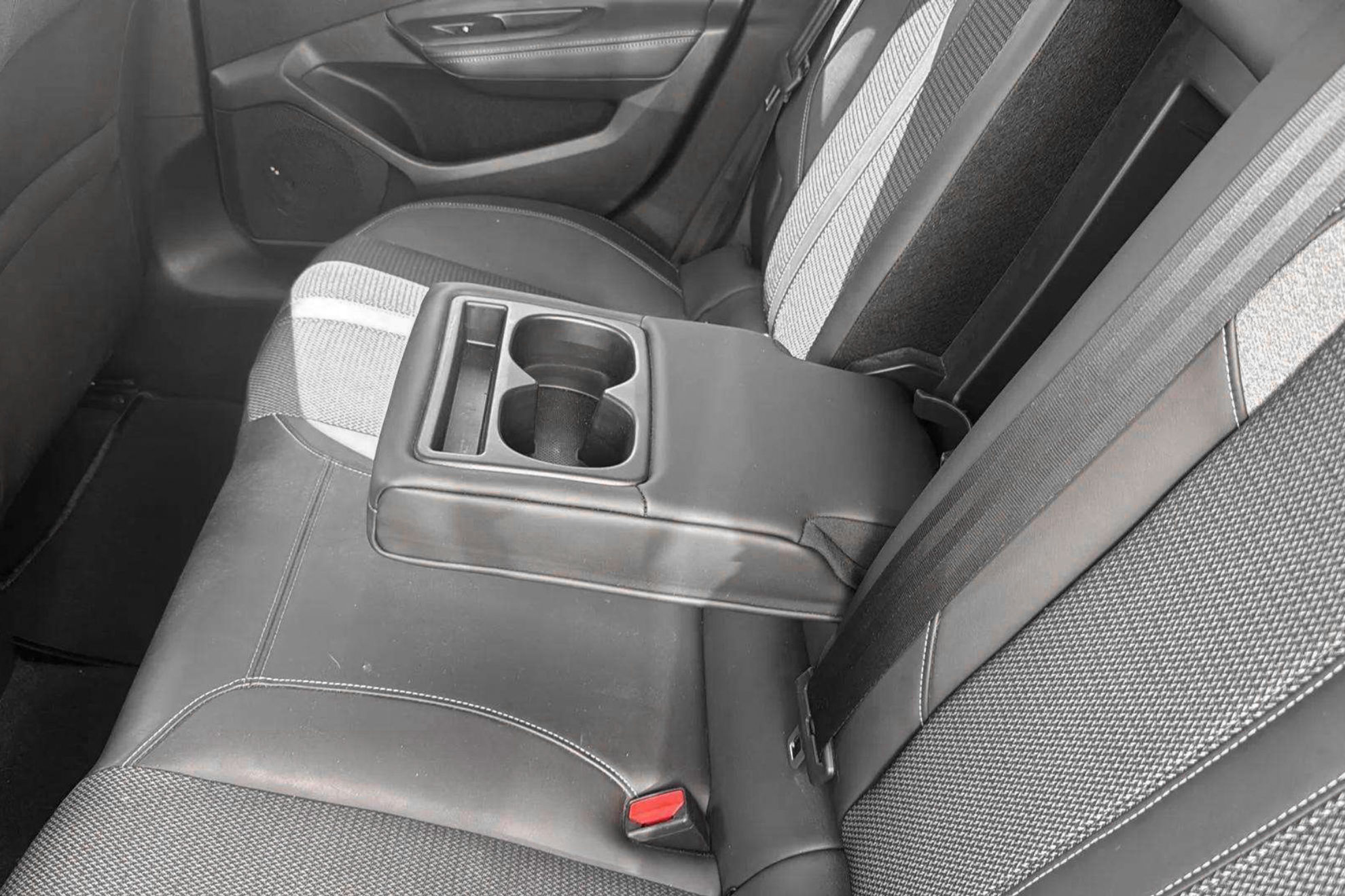 Peugeot 308 Allure Pack PureTech 130 EAT8 - foto 35
