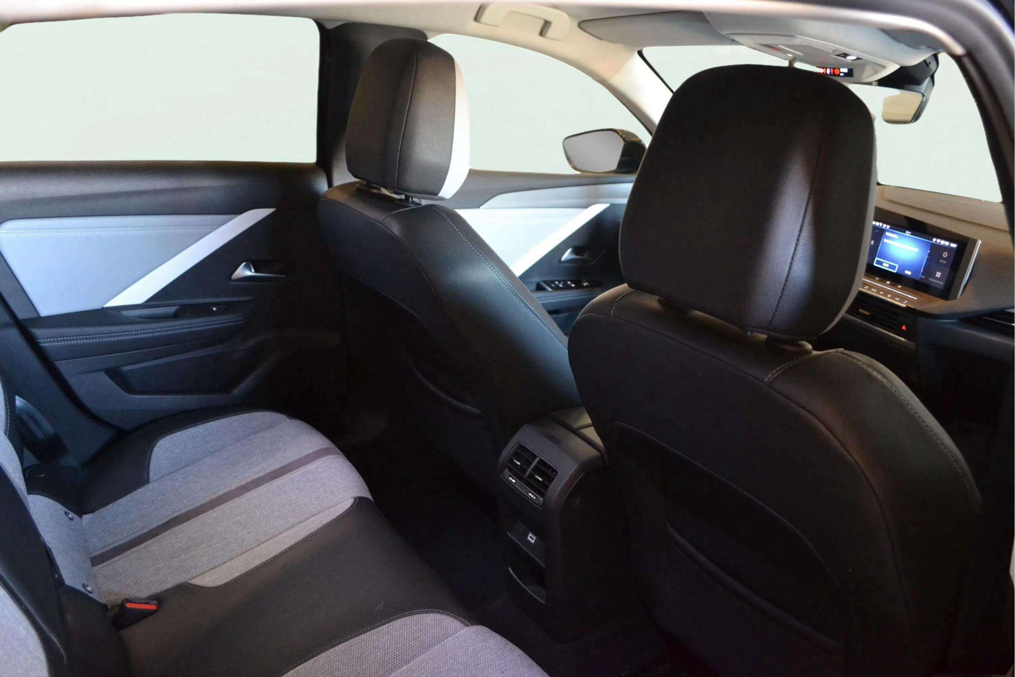 Opel Astra 1.5D DTH Elegance - foto 11